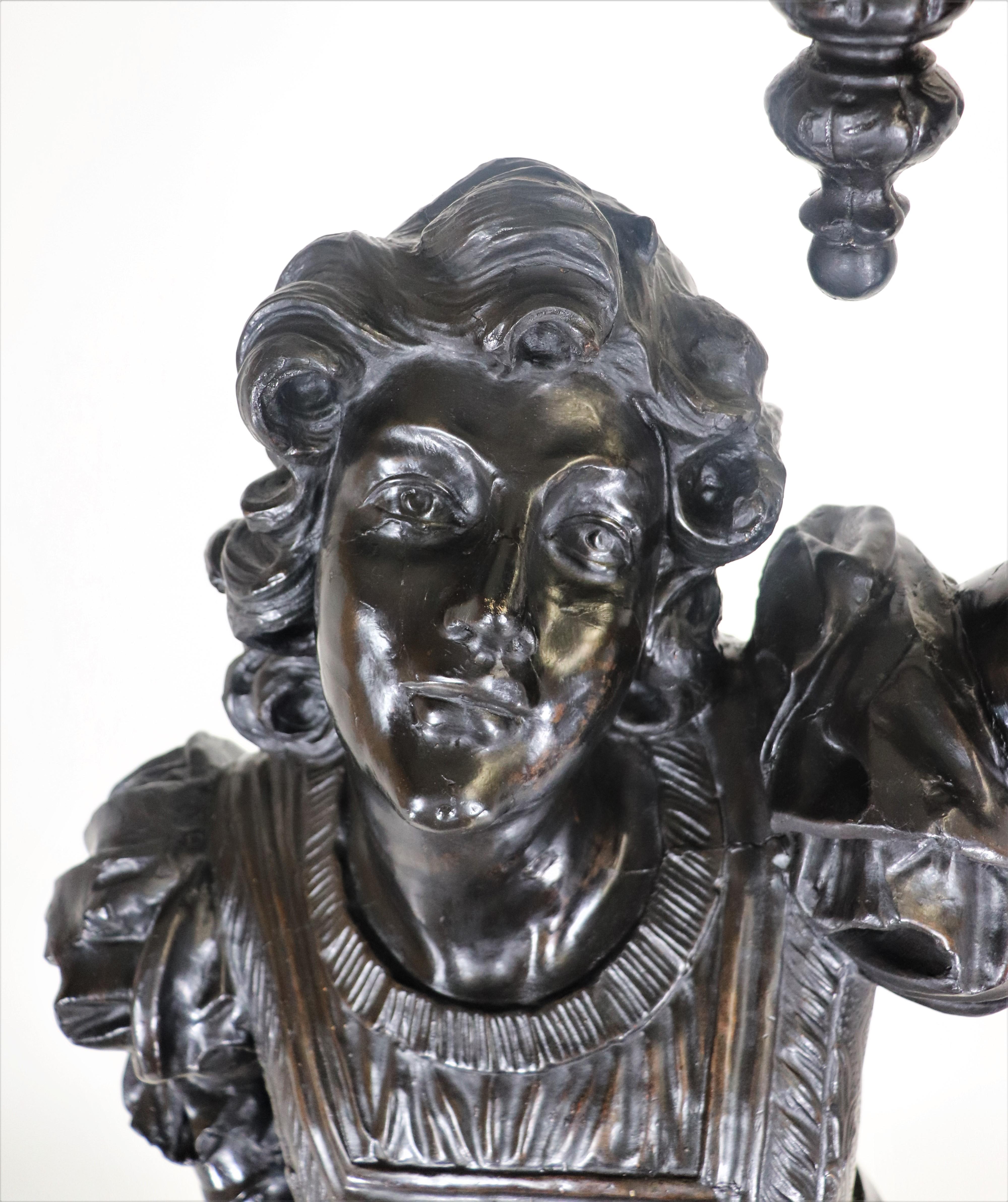 Escultura tallada italiana figurativa renacentista de finales del siglo XIX de tamaño natural en venta 6