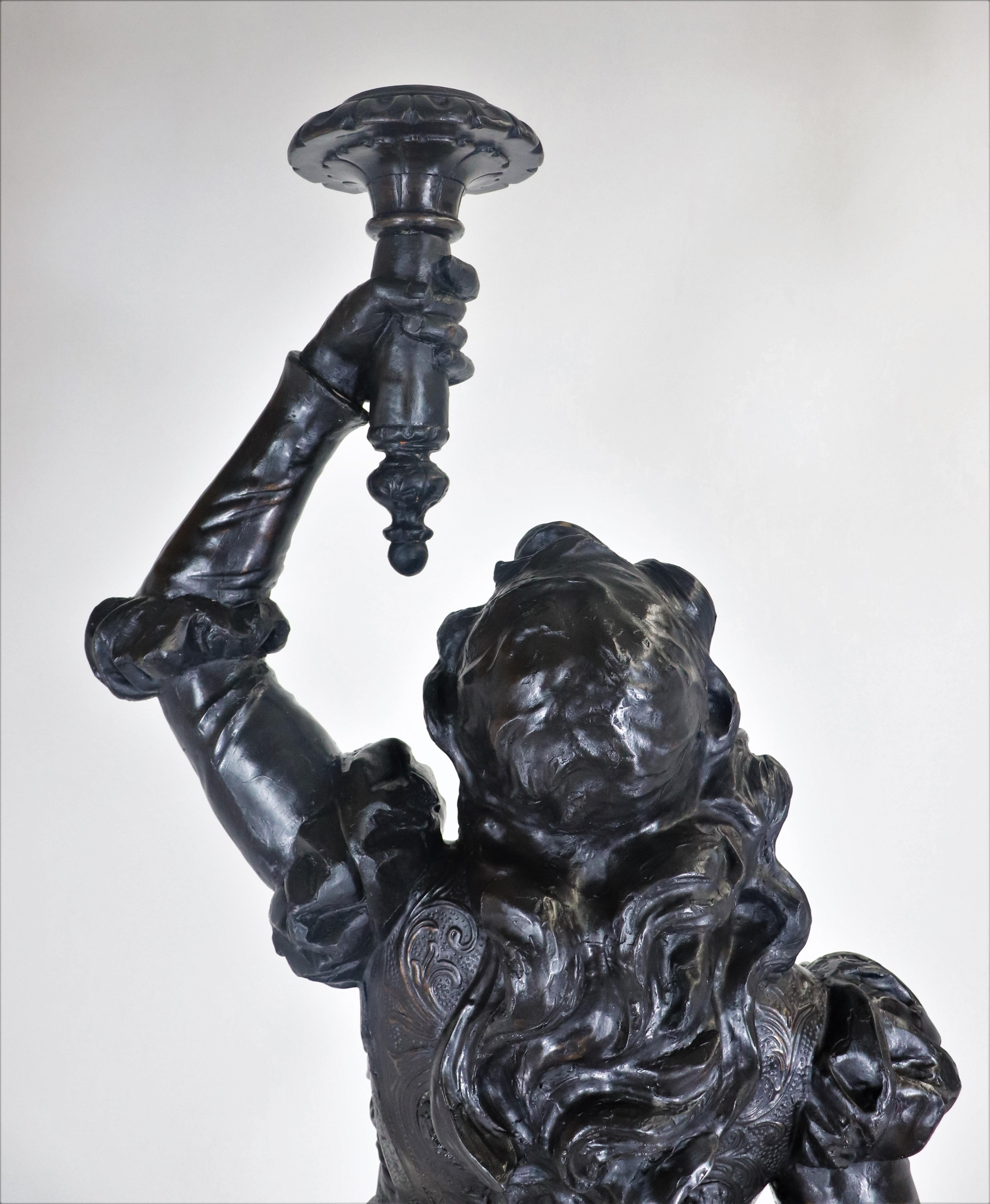 Escultura tallada italiana figurativa renacentista de finales del siglo XIX de tamaño natural en venta 7