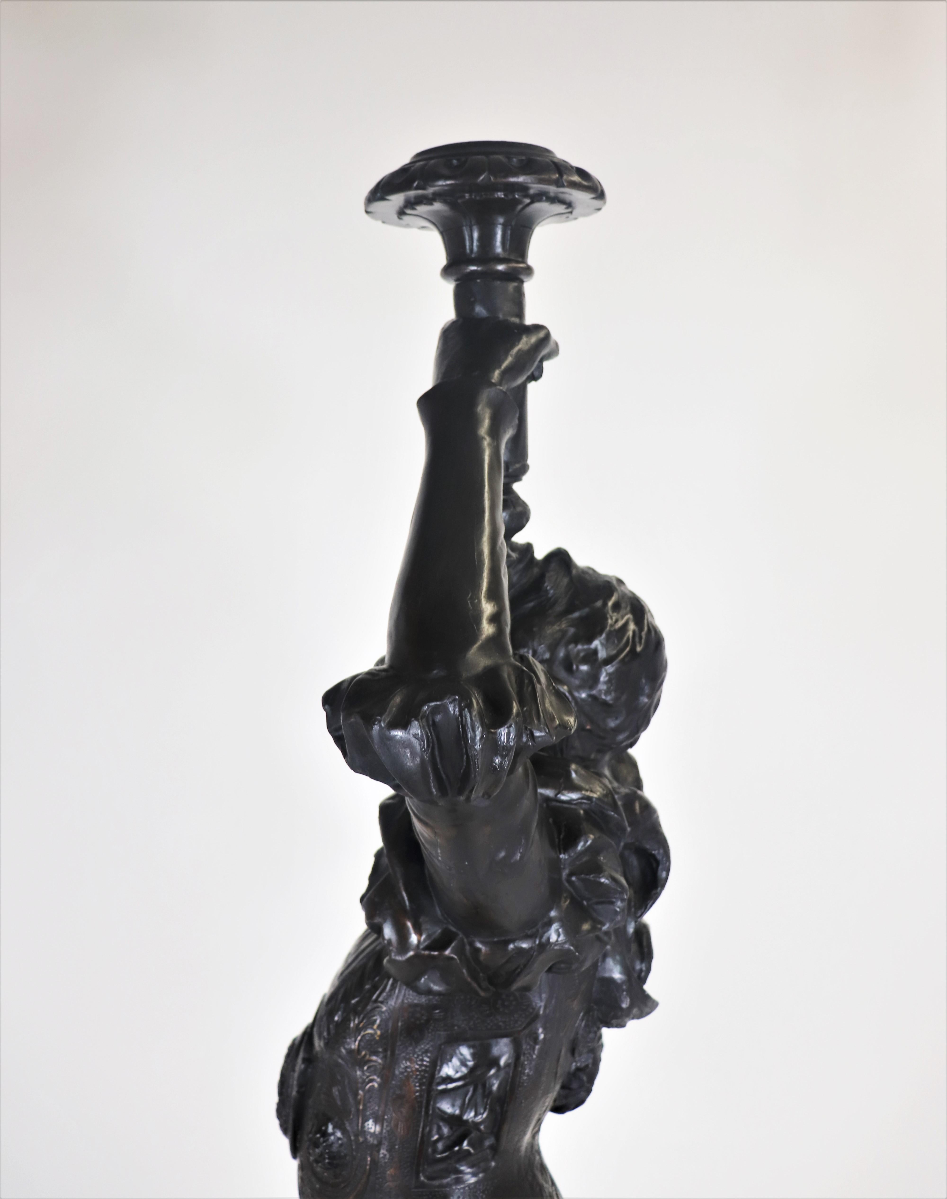 Escultura tallada italiana figurativa renacentista de finales del siglo XIX de tamaño natural en venta 9
