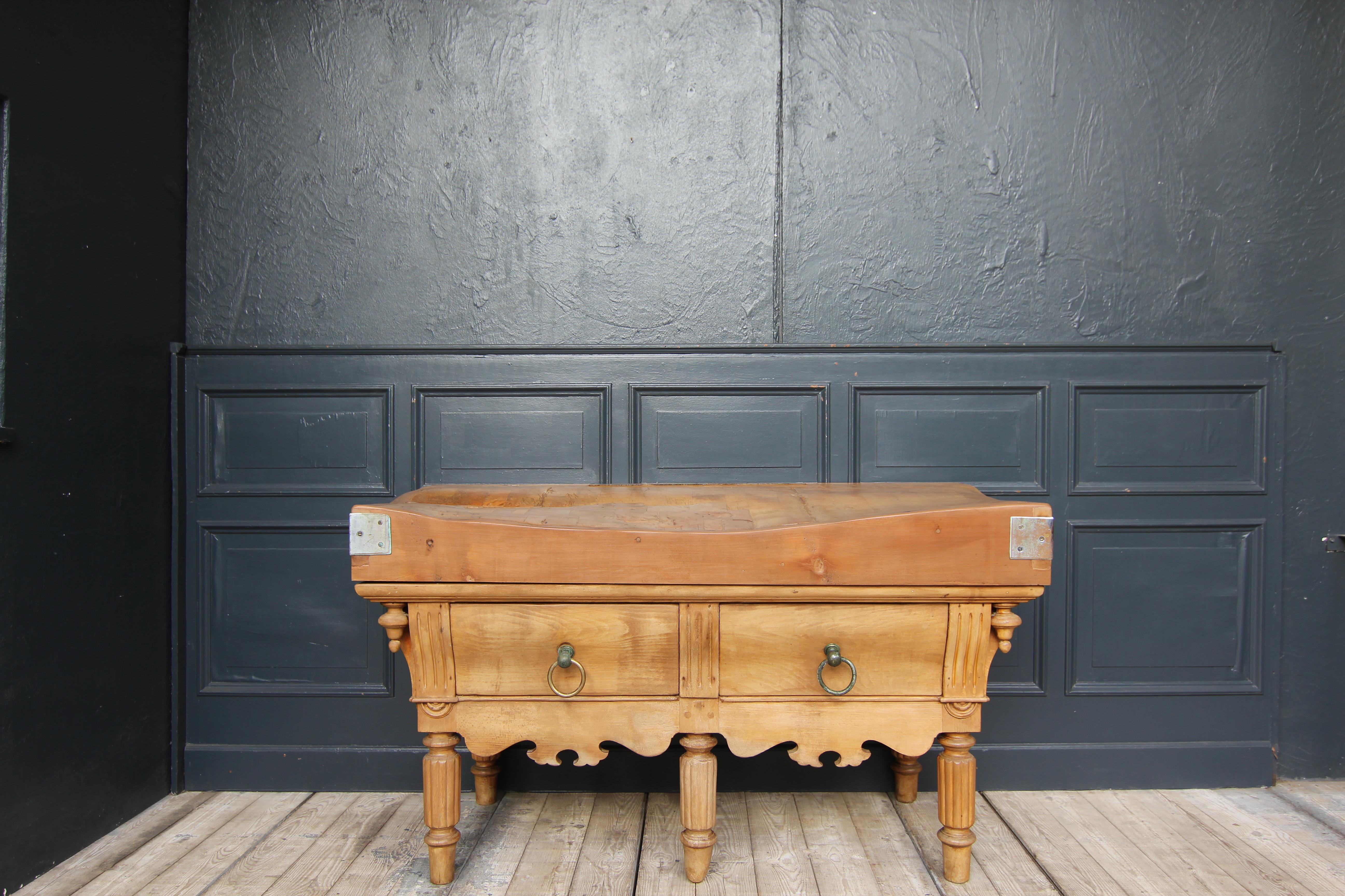 Late 19th Century Louis Philippe Butcher Block Table In Good Condition In Dusseldorf, DE