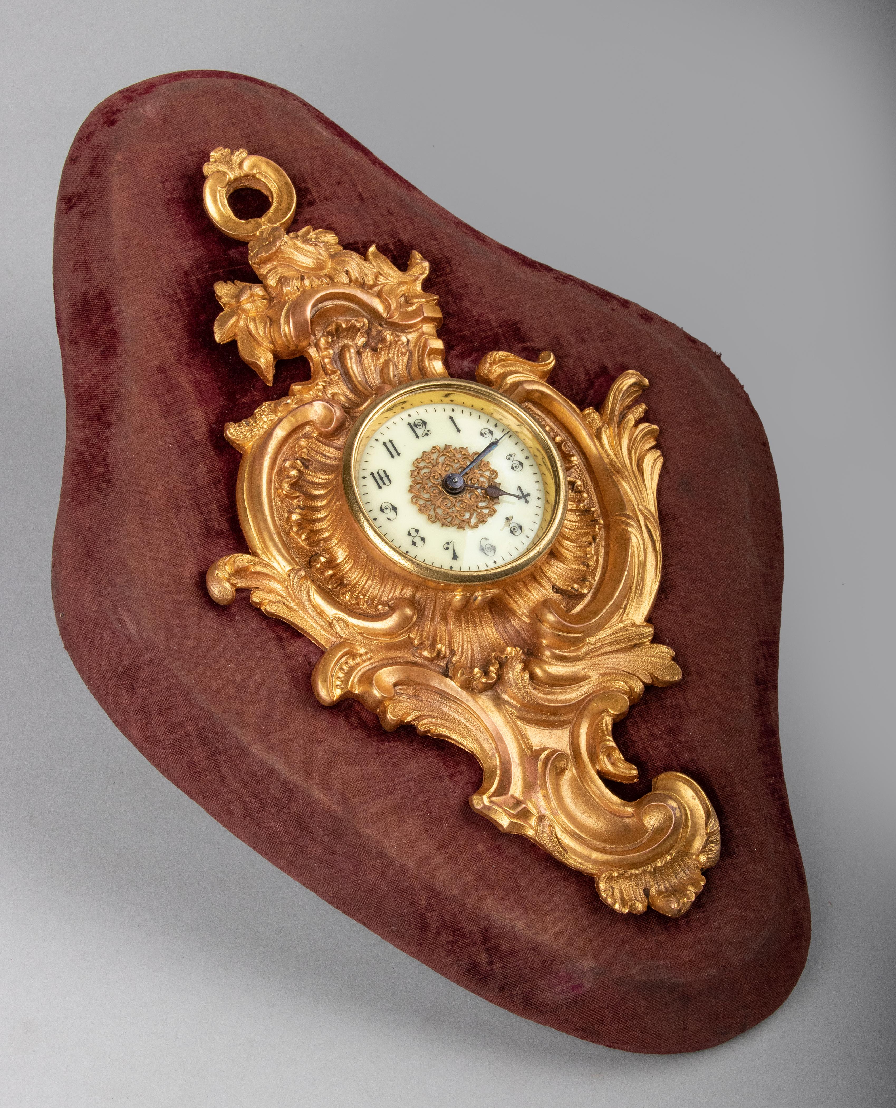 Late 19th Century Louis XV Rococo Style Gilt Bronze Cartel Wall Clock For Sale 4