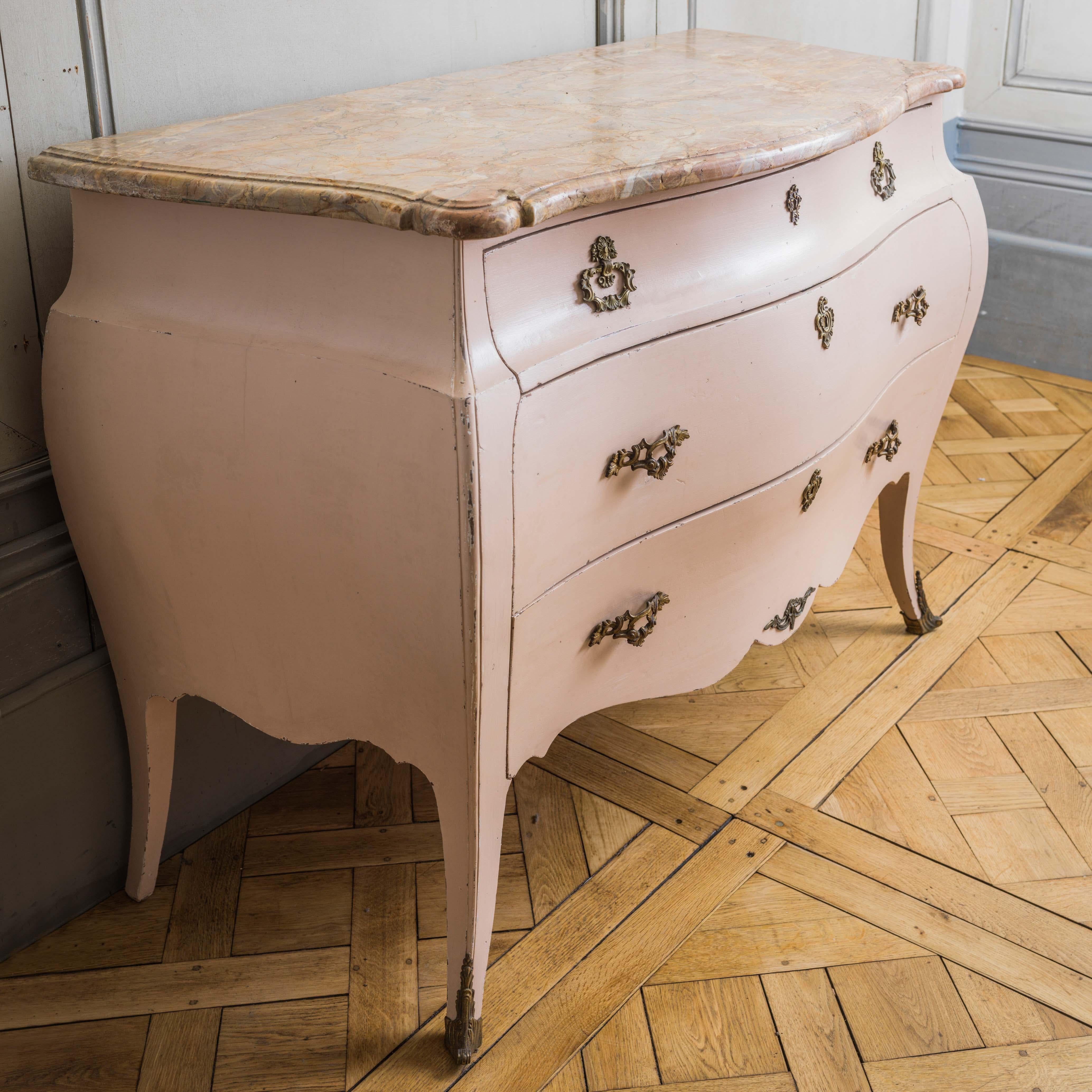 Wood Late 19th Century Louis XV Style Bombe Chest of Drawers in Rose Pink Patina