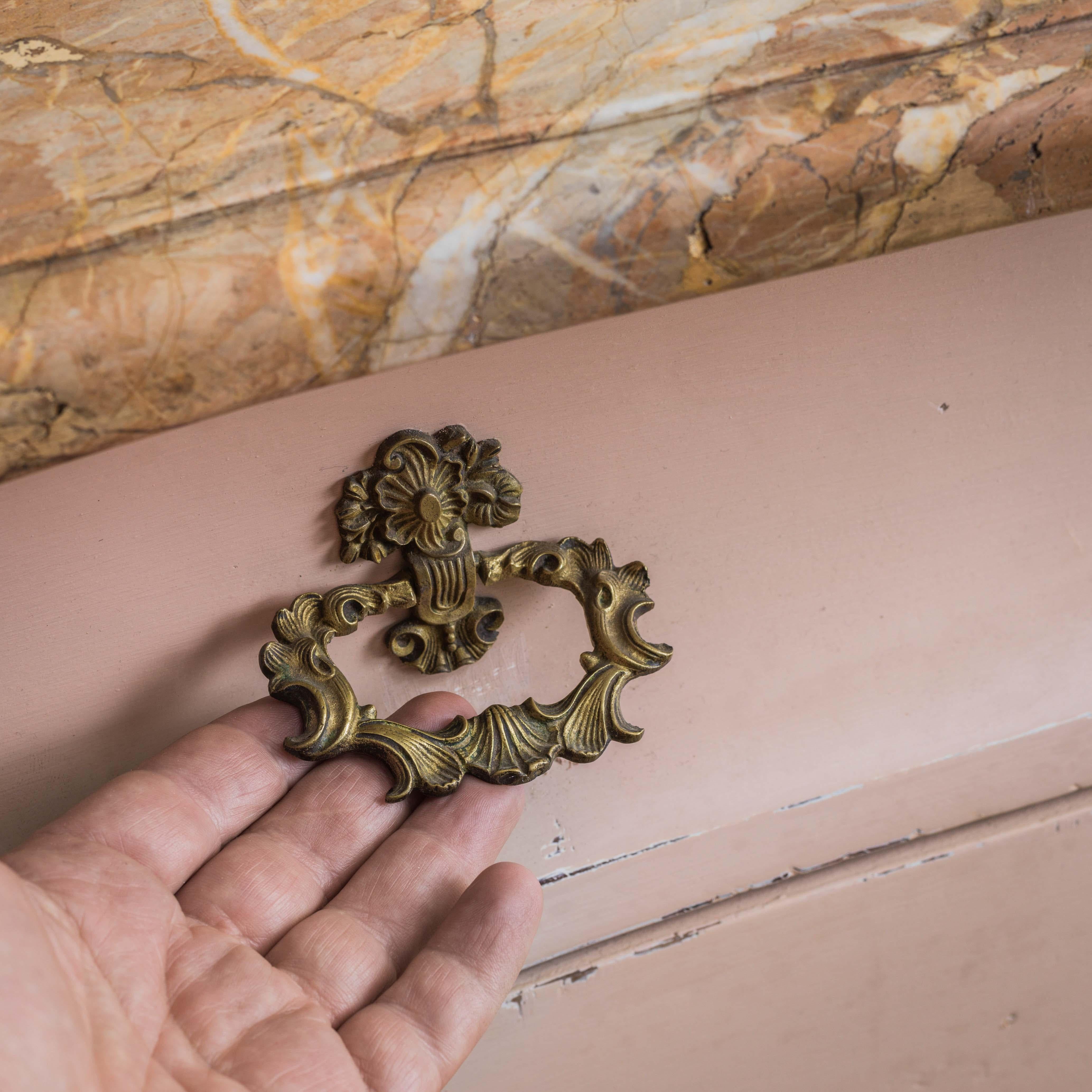 Late 19th Century Louis XV Style Bombe Chest of Drawers in Rose Pink Patina 1