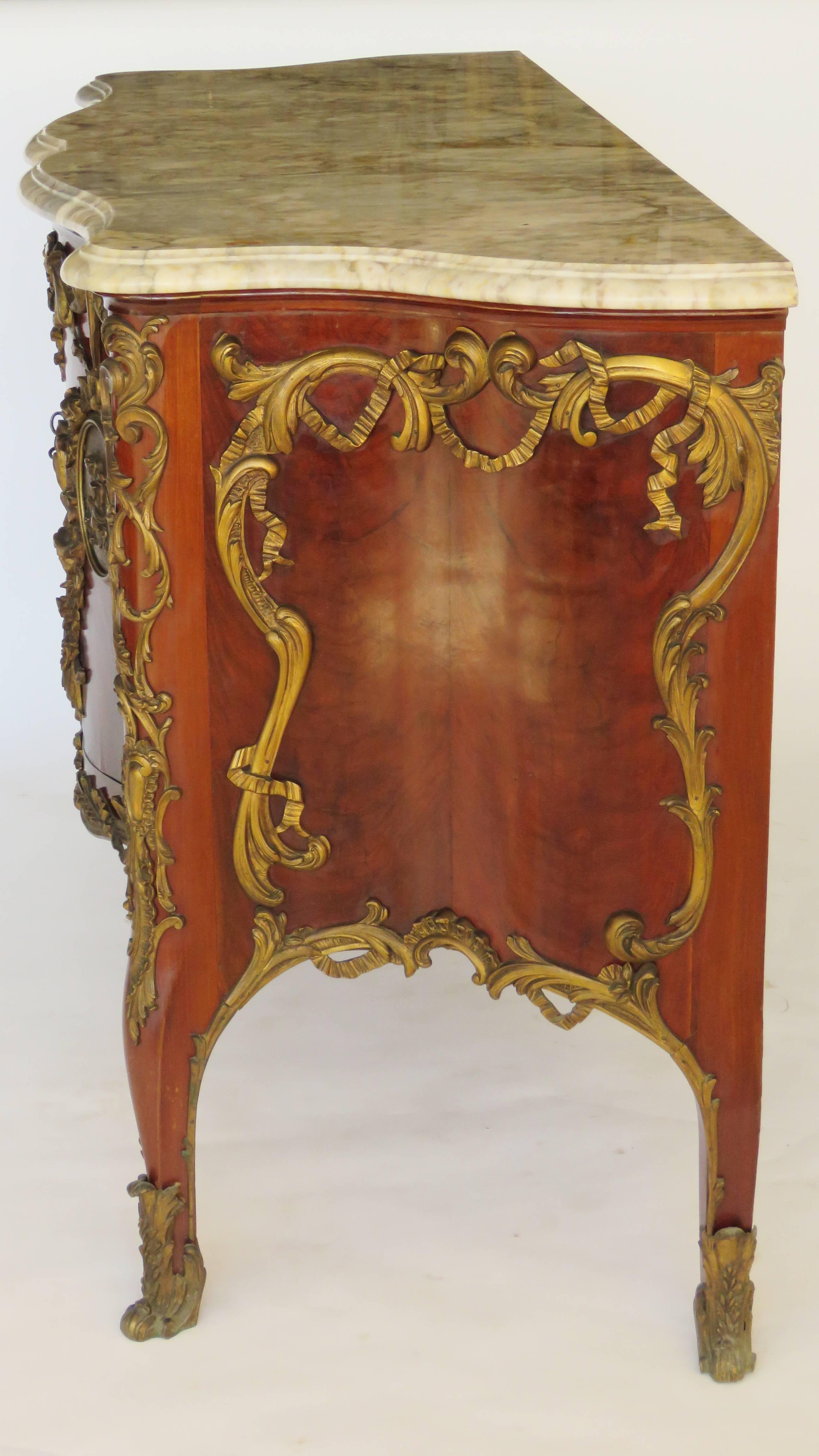 Louis XV Style Bronze-Mounted Mahogany Commode In Excellent Condition In Alella, ES