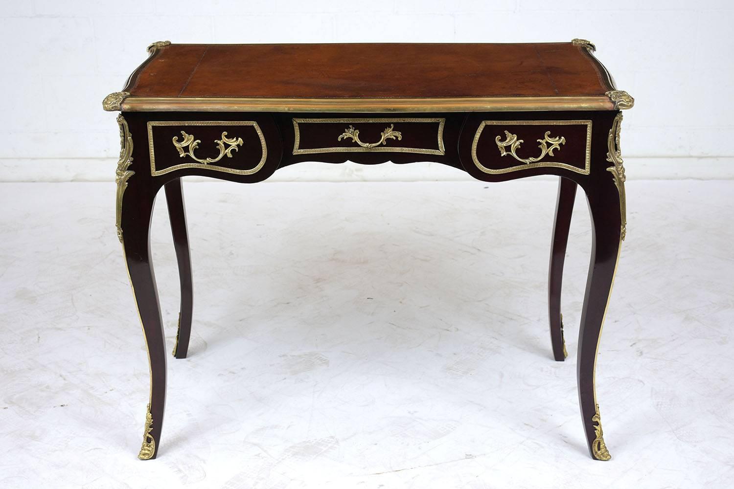 French Louis XV-Style Desk (Poliert)