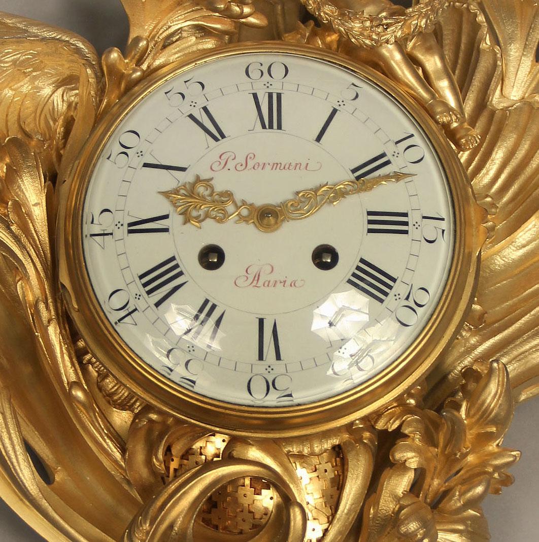 Belle Époque Belle horloge de cartel en bronze doré de la fin du XIXe siècle de style Louis XV par Paul Sormani en vente