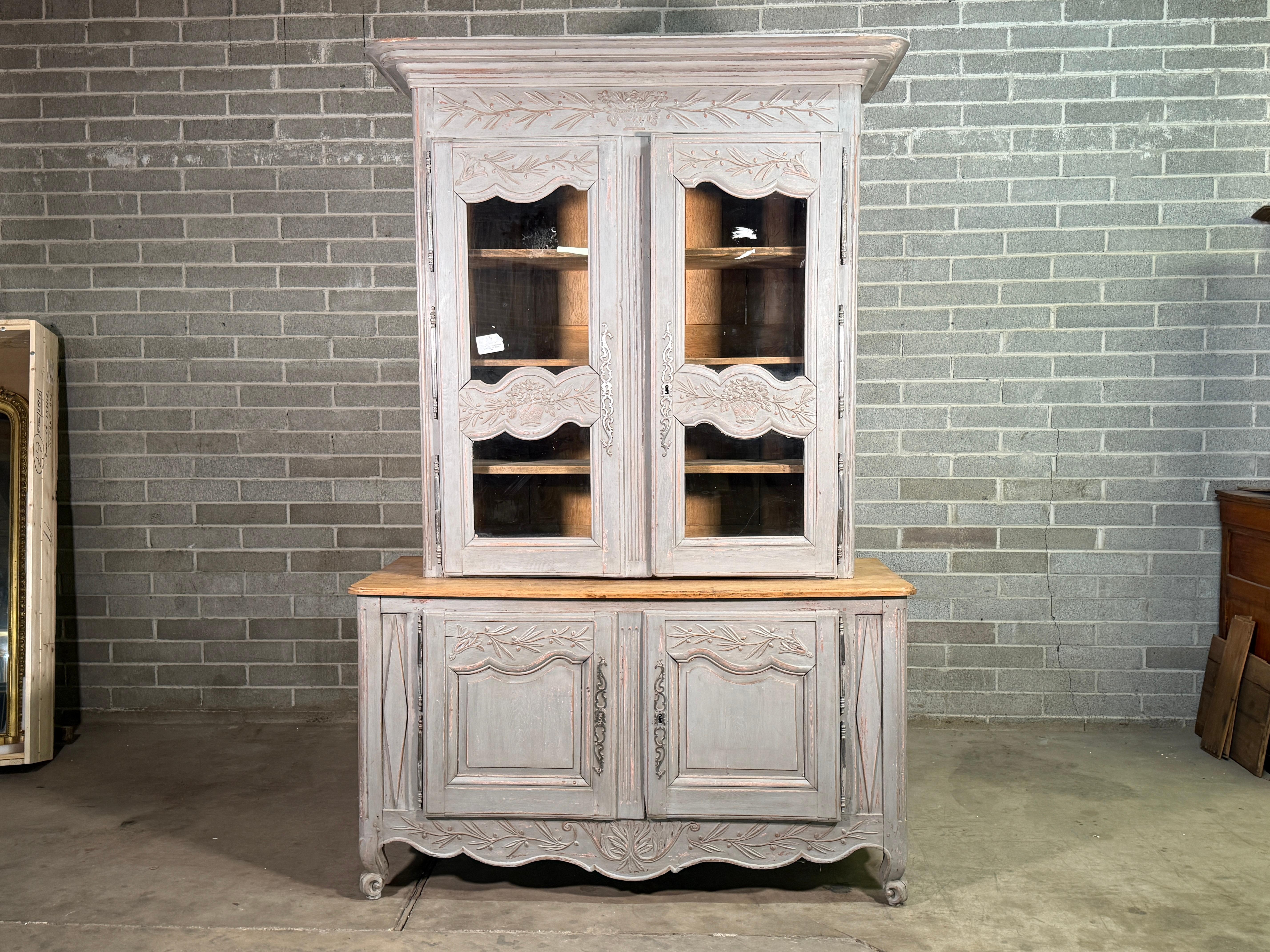 Luigi XVI Buffet di porcellana provenzale in stile Luigi XV della fine del XIX secolo in vendita