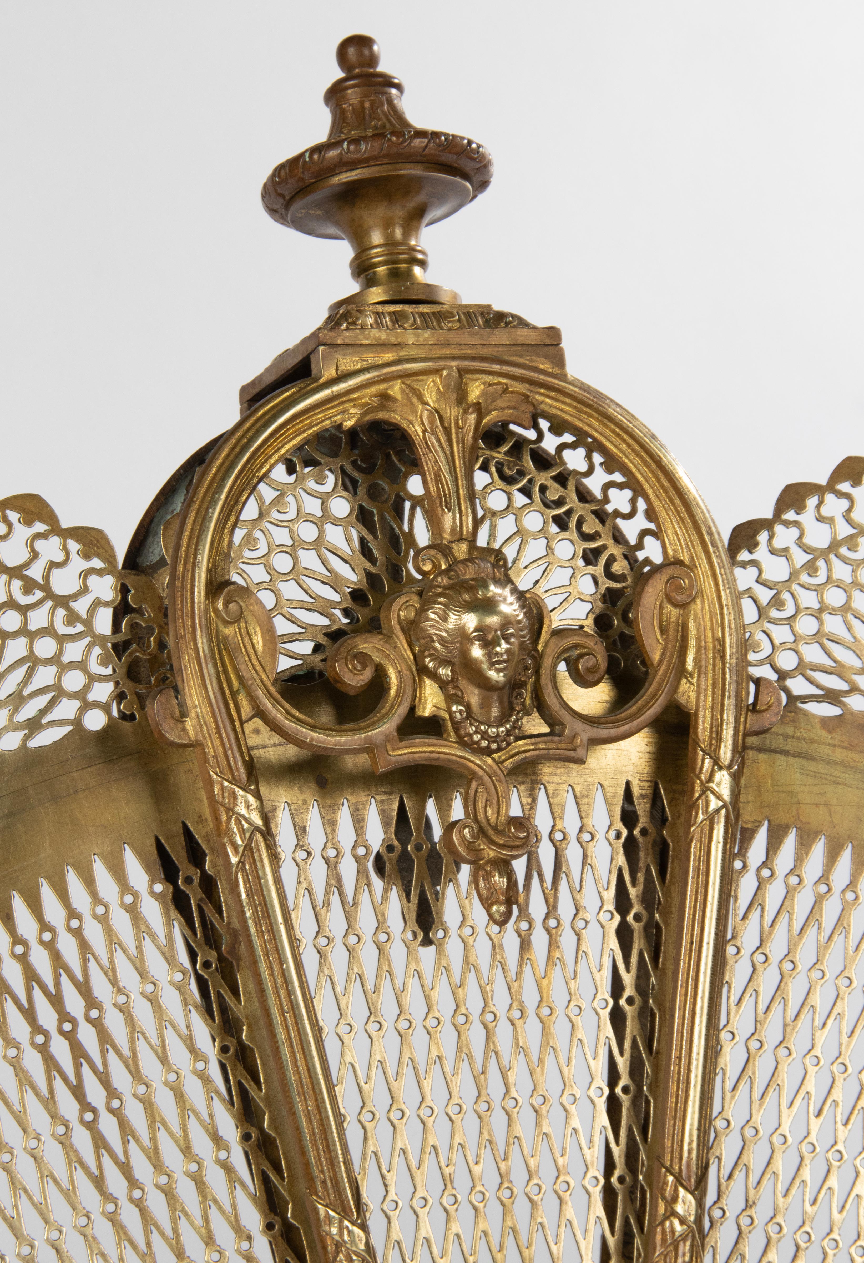 Late 19th Century Louis XVI Bronze Fan Foldable Peacock Fire Place Screen In Good Condition In Casteren, Noord-Brabant