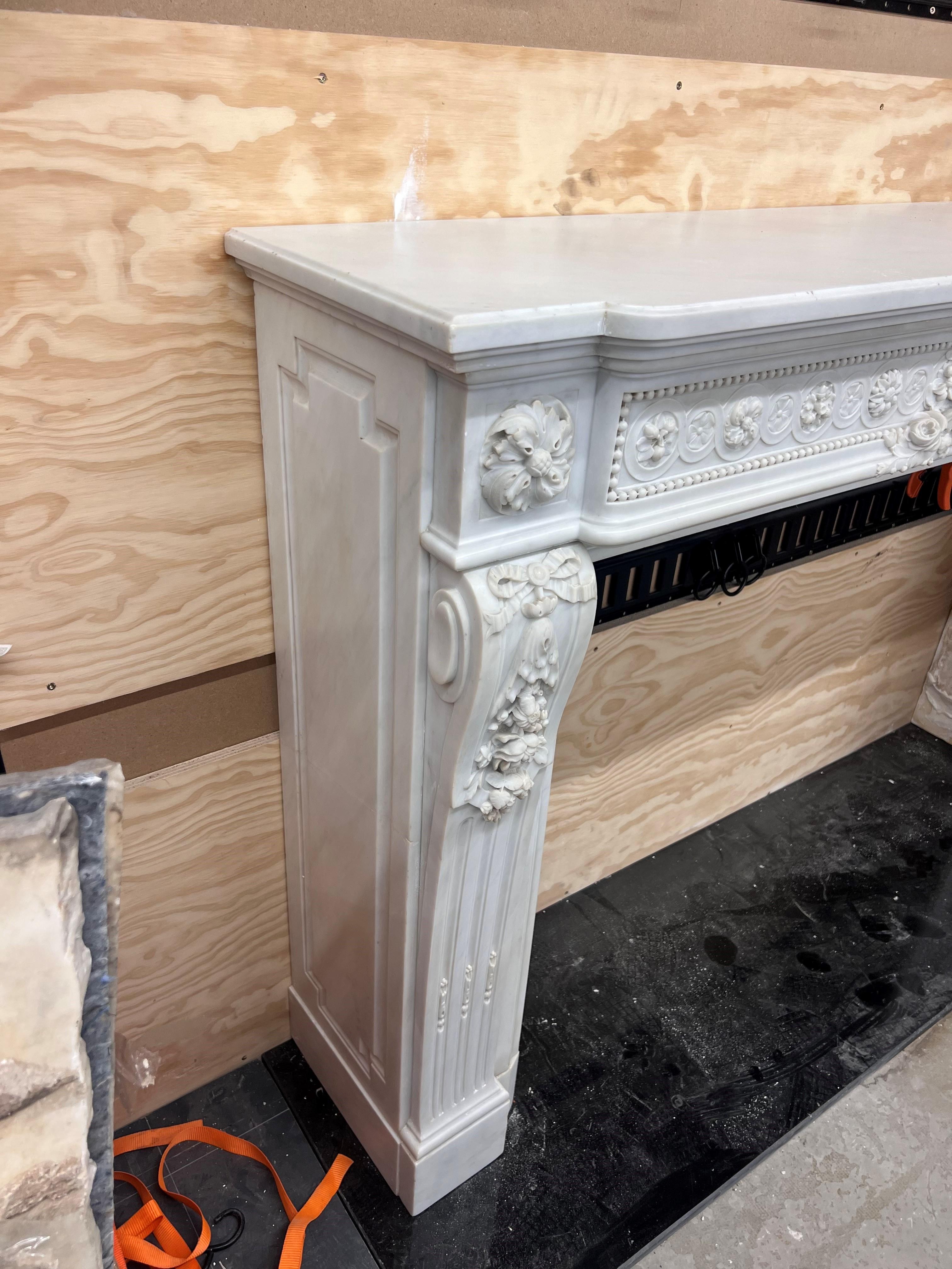 Late 19th Century Louis XVI Mantel in Carrara Marble In Good Condition For Sale In New York, NY