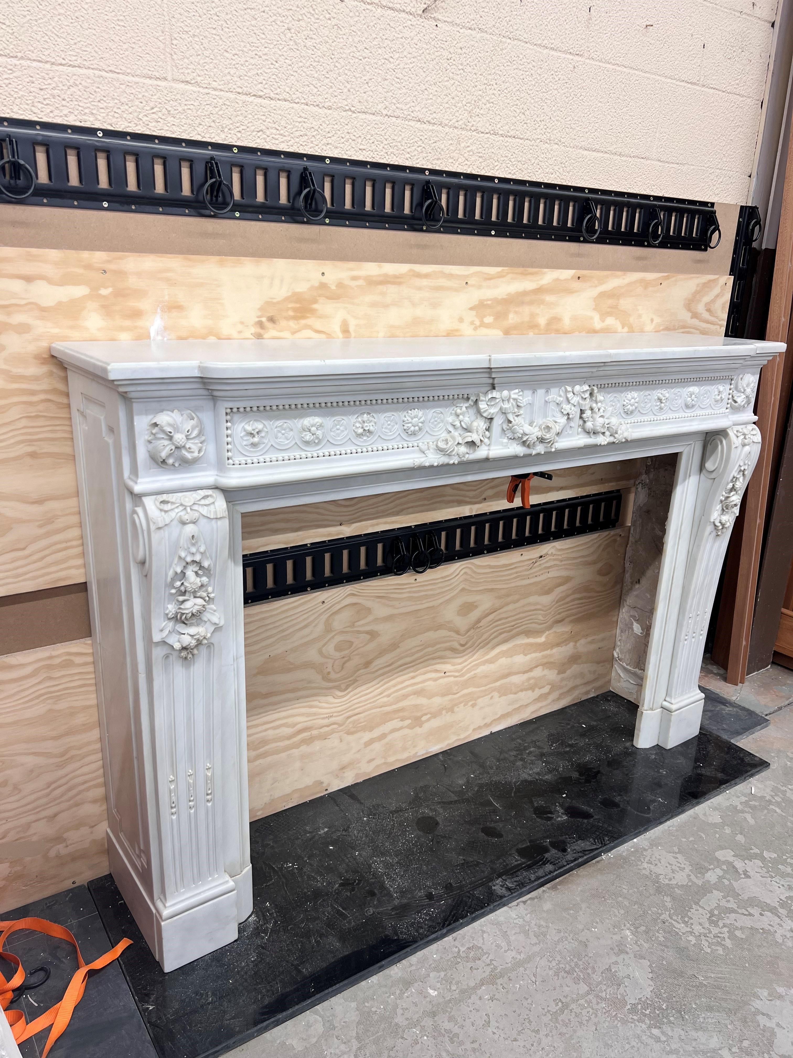 Late 19th Century Louis XVI Mantel in Carrara Marble For Sale 1