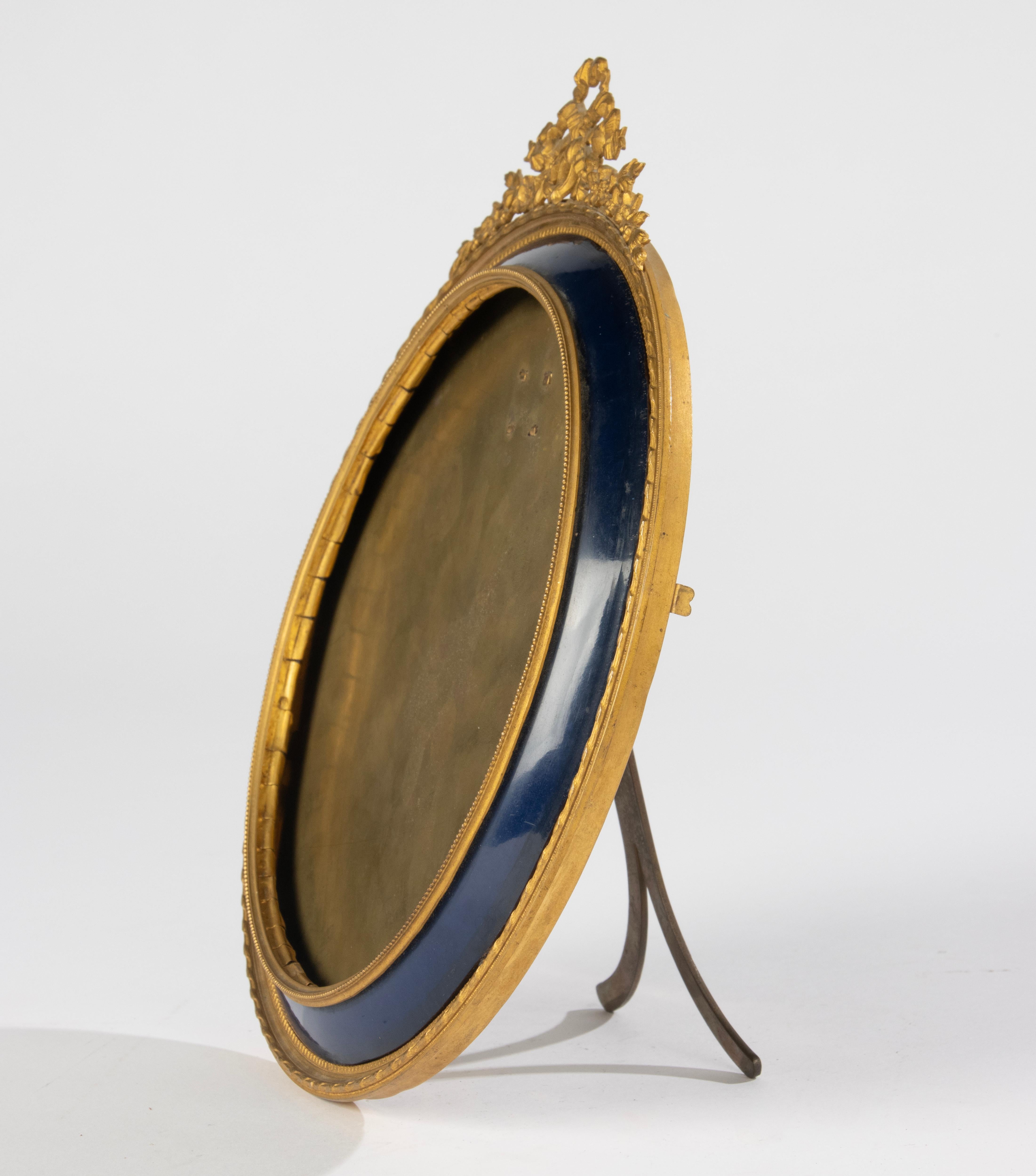 Fin du 19e siècle Cadre rond Louis XVI en bronze doré en vente 4
