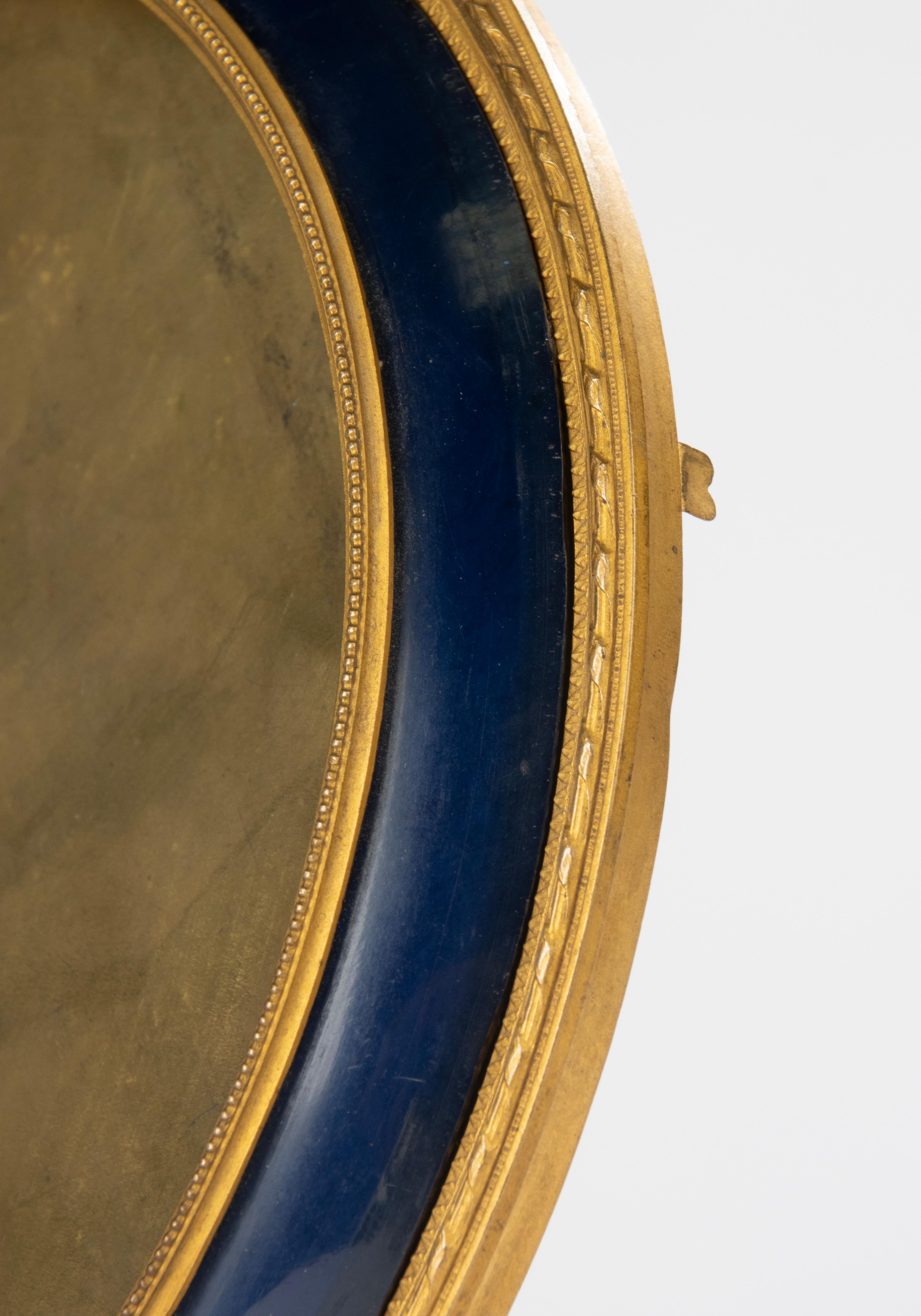 Fin du 19e siècle Cadre rond Louis XVI en bronze doré en vente 5