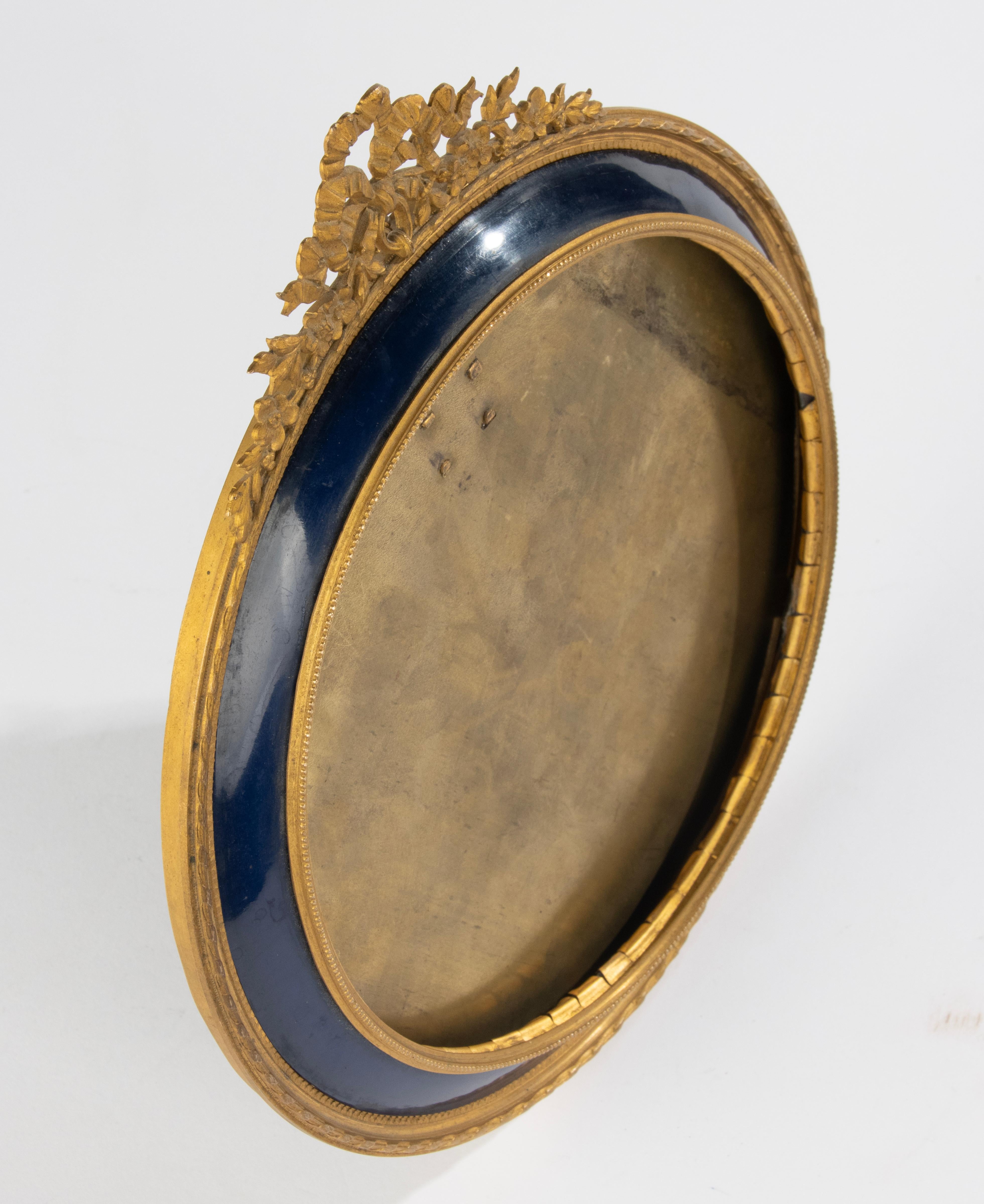 Fin du 19e siècle Cadre rond Louis XVI en bronze doré en vente 6