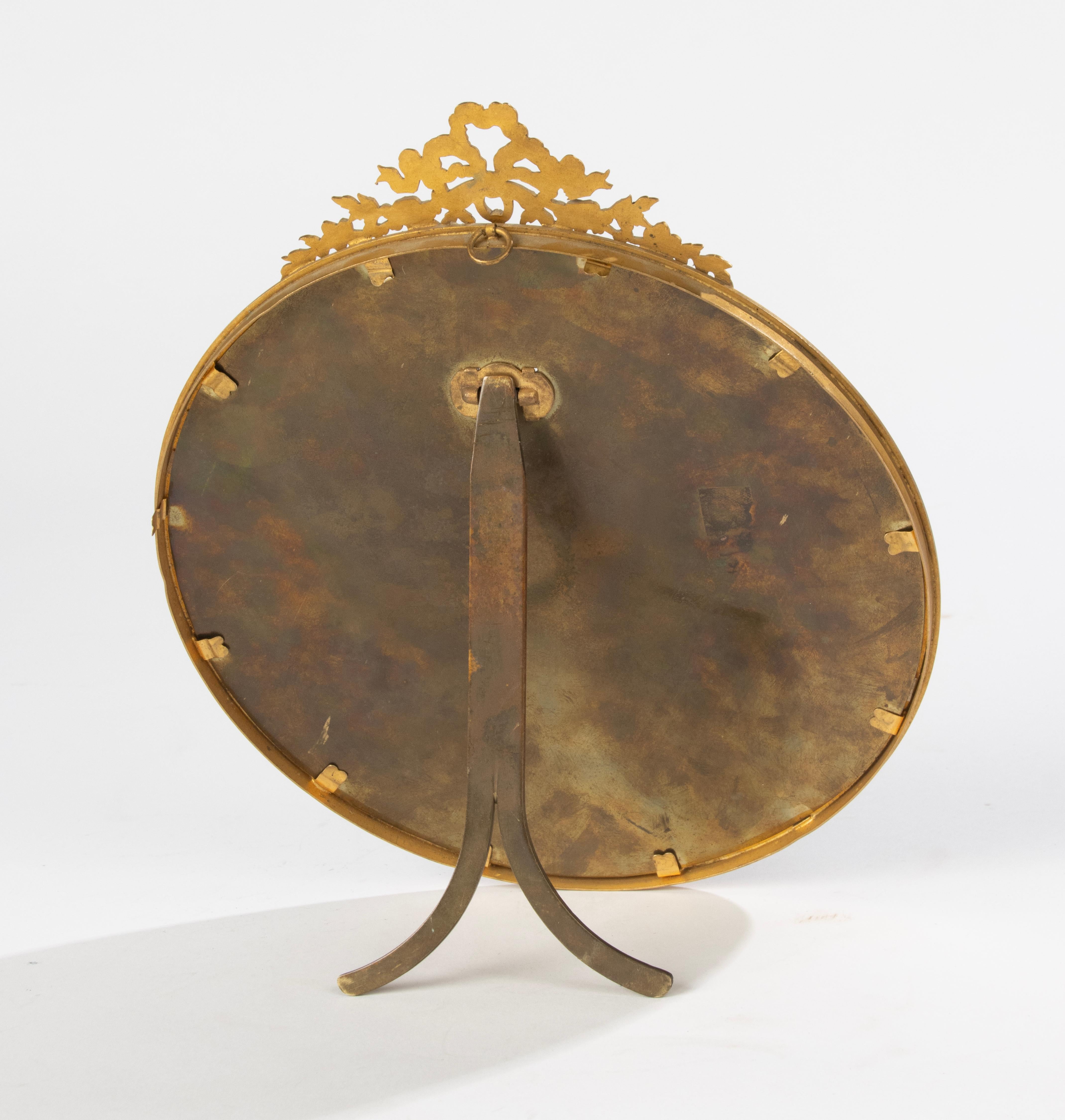 Fin du 19e siècle Cadre rond Louis XVI en bronze doré en vente 7