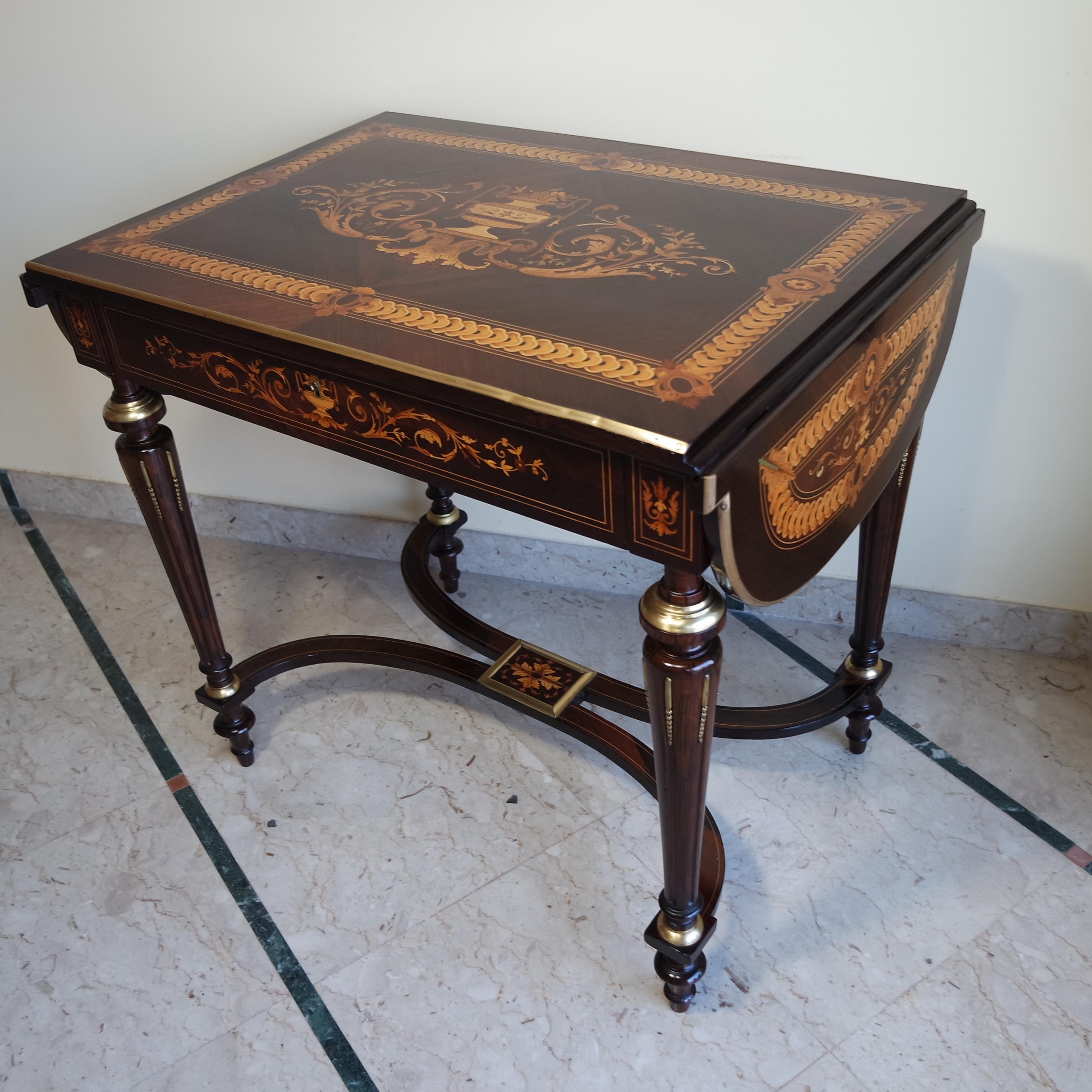 Late 19th Century Louis XVI Rosewood French Table (Louis XVI.) im Angebot