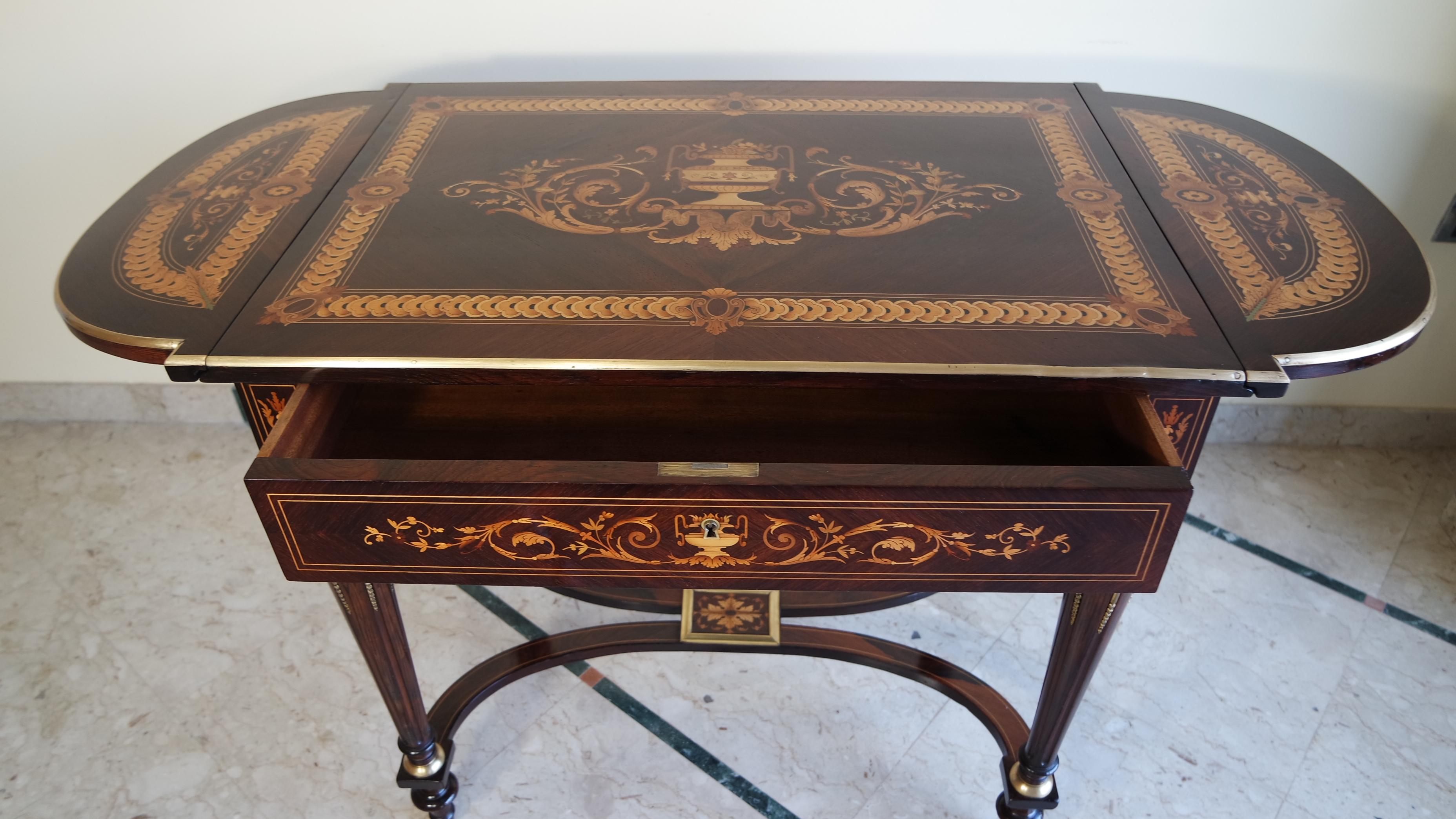 Late 19th Century Louis XVI Rosewood French Table (Französisch) im Angebot