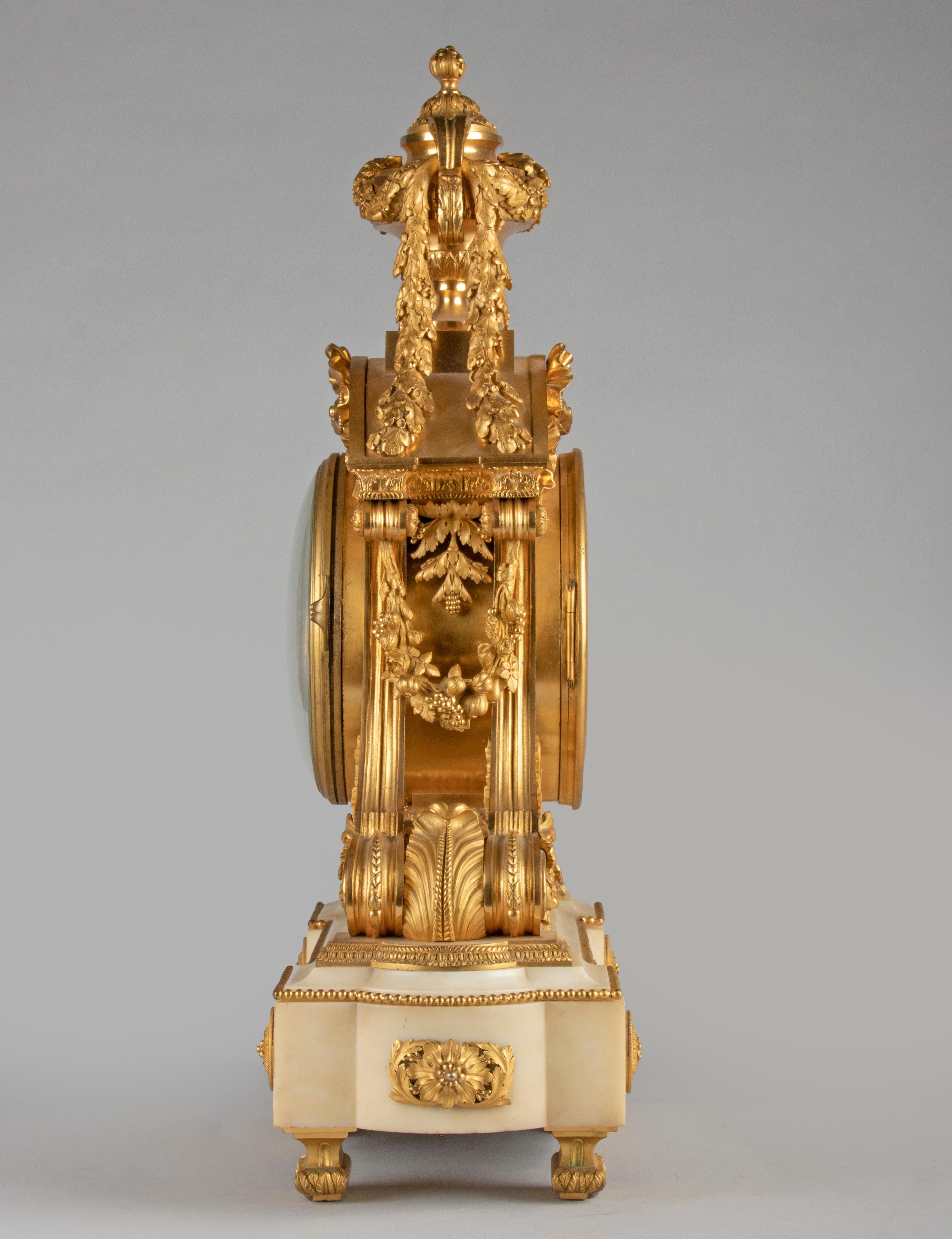 Kaminuhr aus Bronze und Goldbronze im Louis-XVI.-Stil des späten 19. Jahrhunderts von Charpentier im Angebot 7