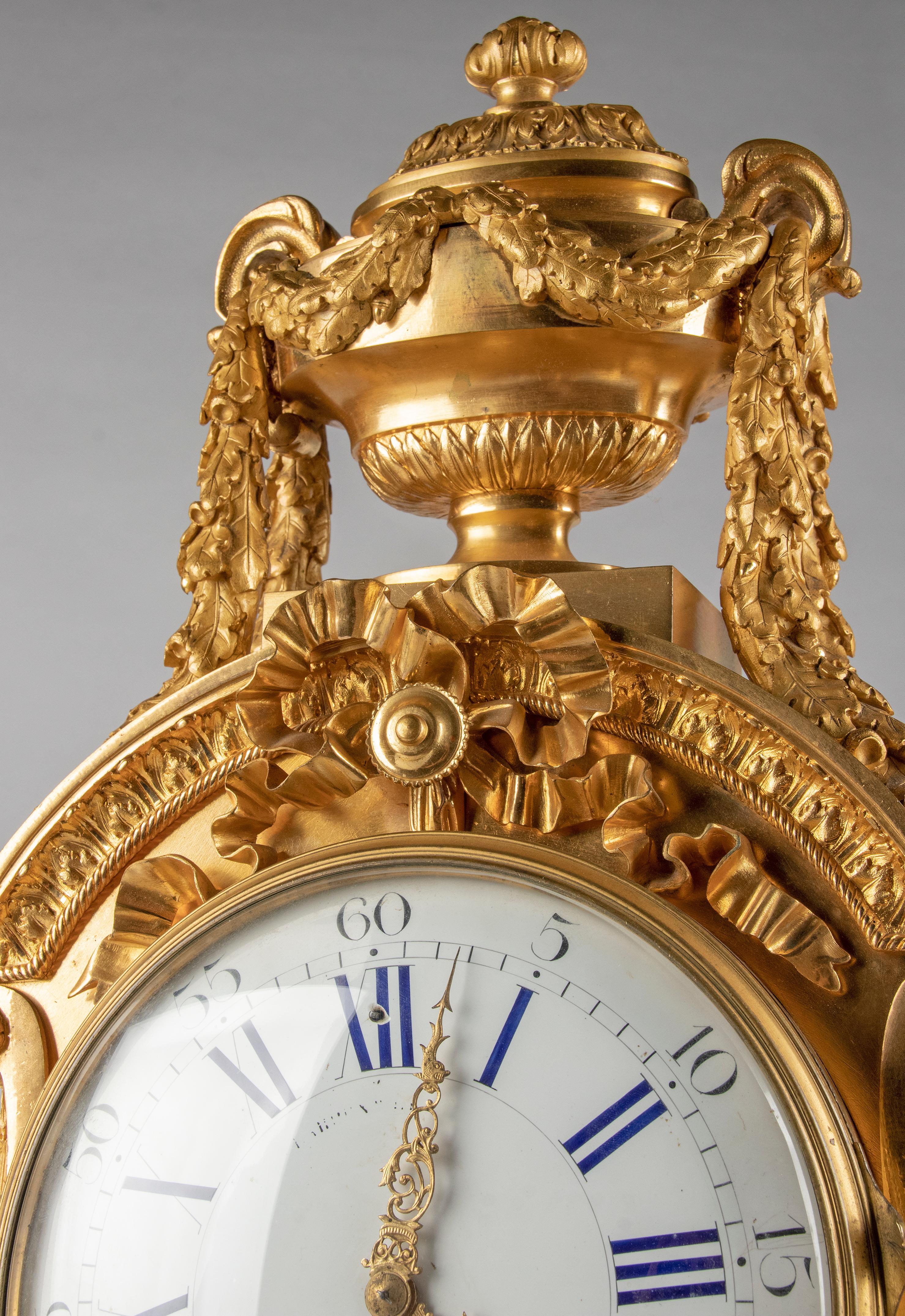 Kaminuhr aus Bronze und Goldbronze im Louis-XVI.-Stil des späten 19. Jahrhunderts von Charpentier im Angebot 9