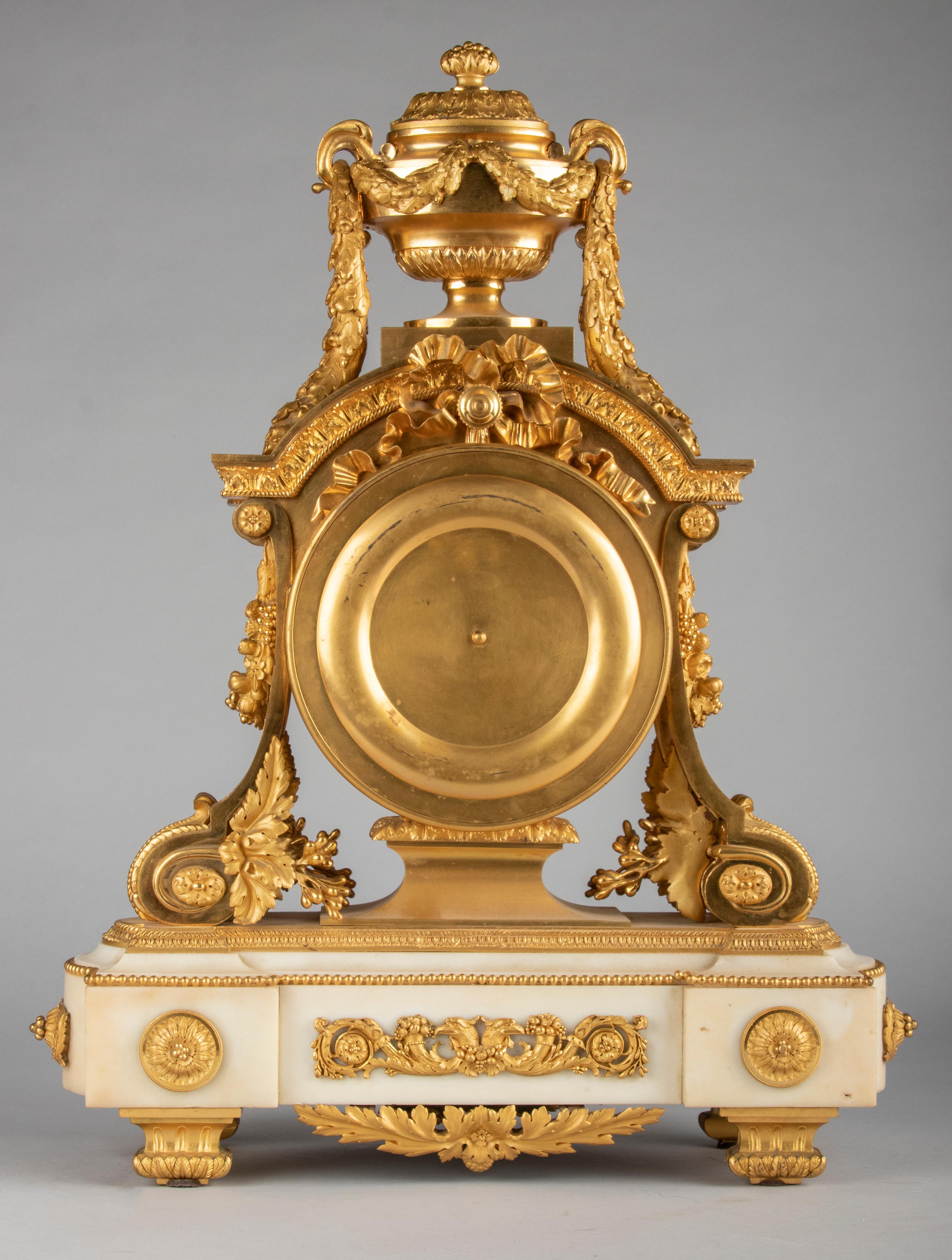 Kaminuhr aus Bronze und Goldbronze im Louis-XVI.-Stil des späten 19. Jahrhunderts von Charpentier im Angebot 12