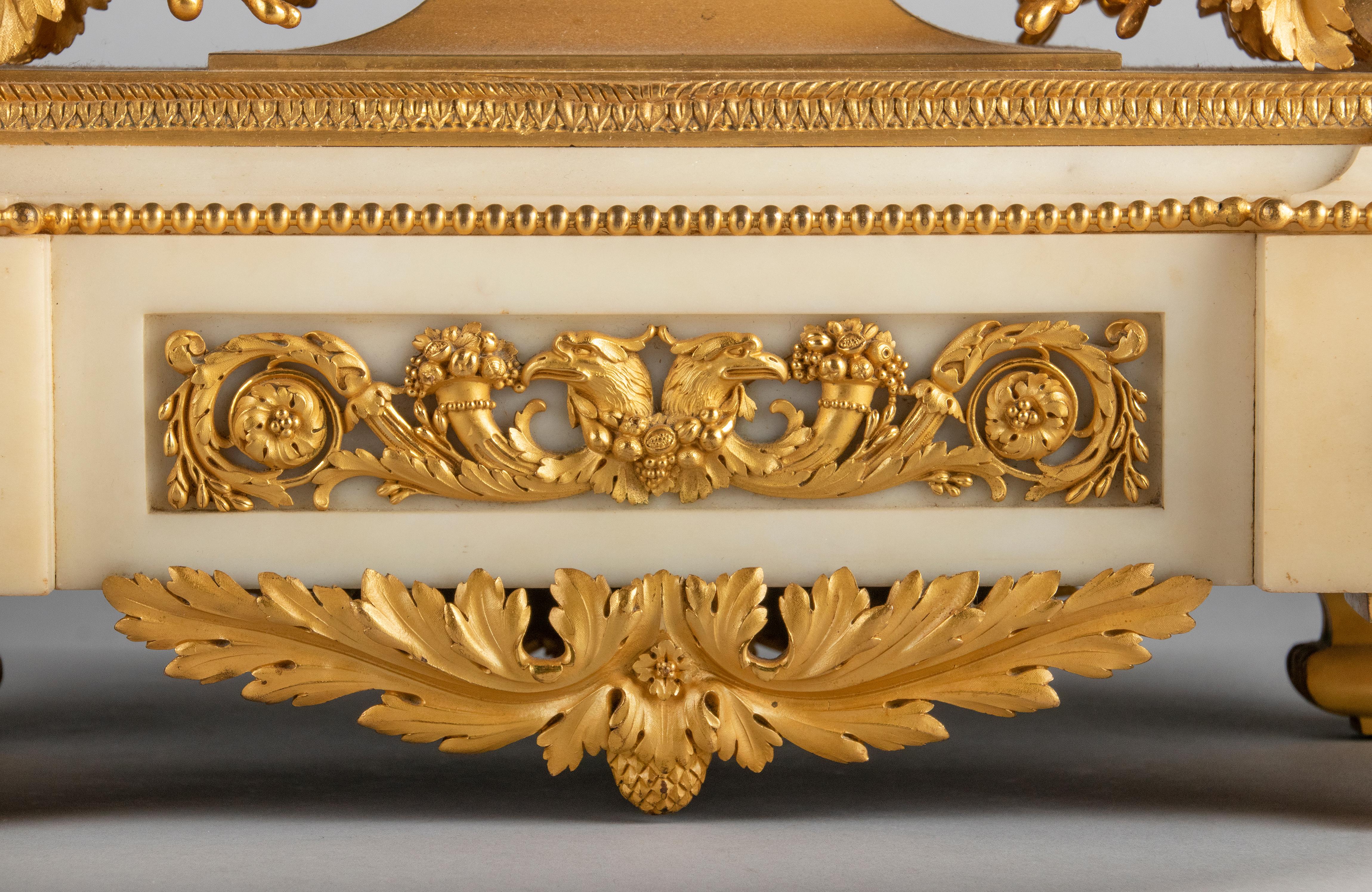 Kaminuhr aus Bronze und Goldbronze im Louis-XVI.-Stil des späten 19. Jahrhunderts von Charpentier im Angebot 3