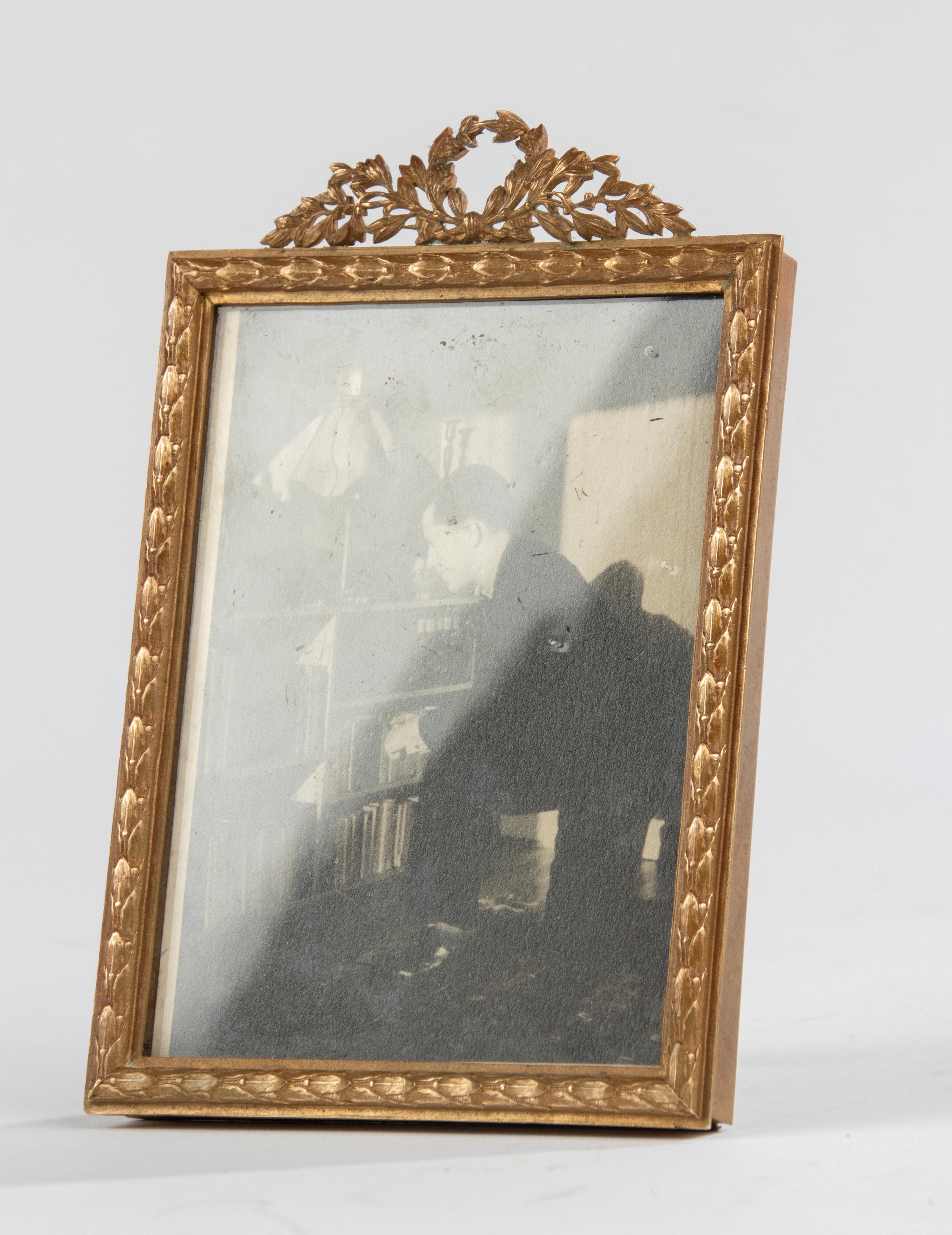 Late 19th Century Louis XVI Style Bronze Picture Frame For Sale 9