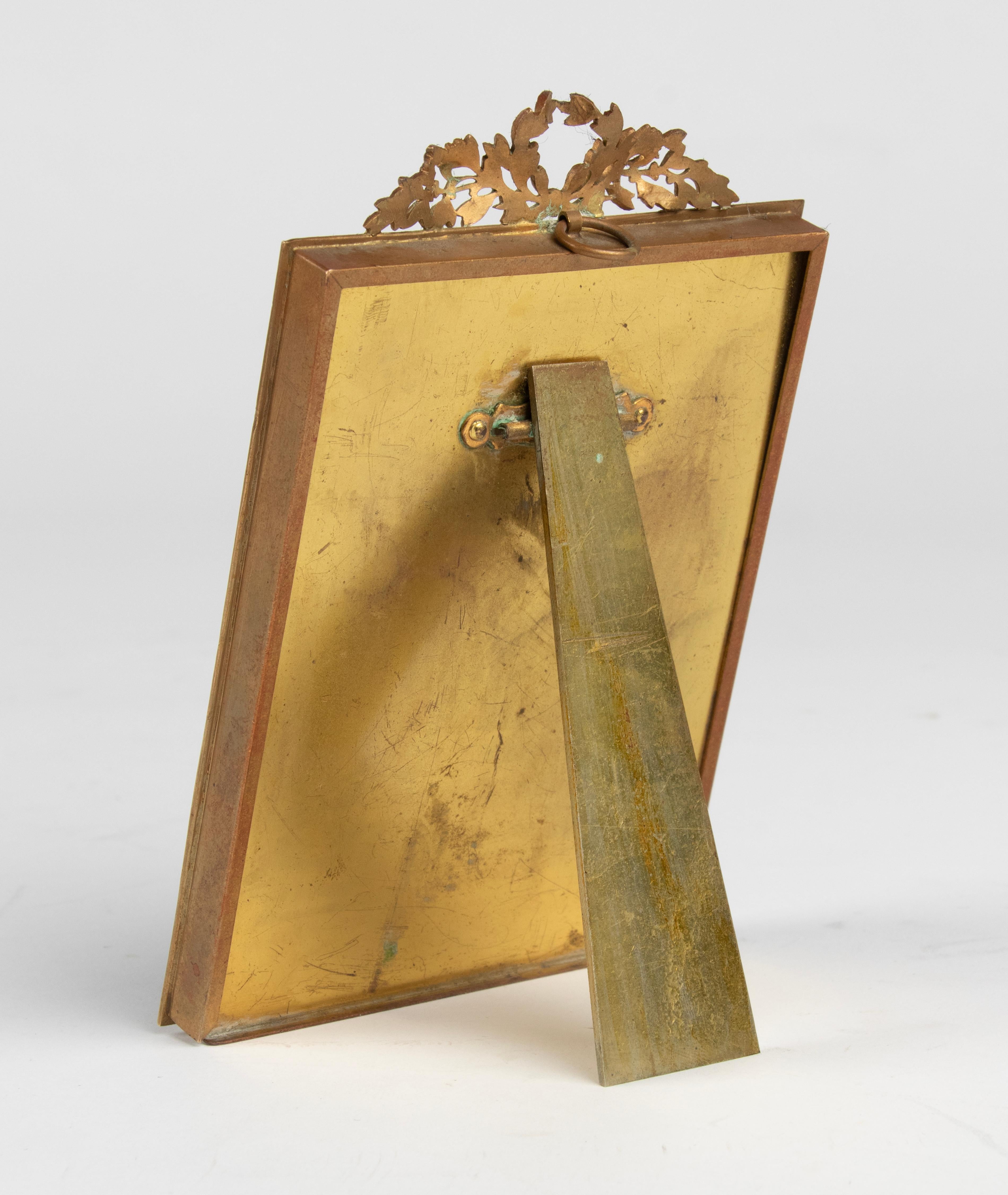 Late 19th Century Louis XVI Style Bronze Picture Frame For Sale 4