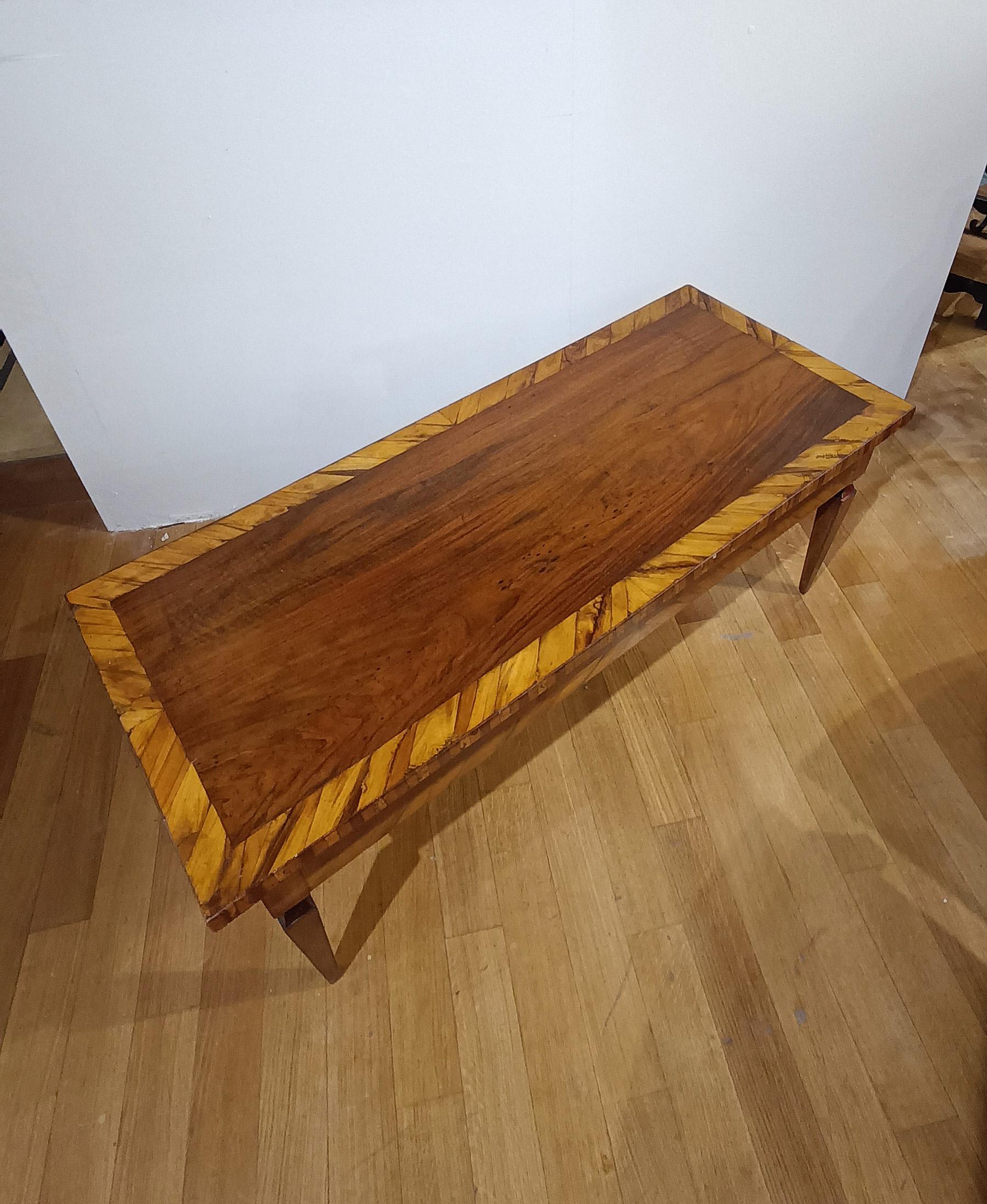 Sculpté à la main TABLE À CAFÉ DE LA FIN DU 19e SIÈCLE LOUIS XVI en vente