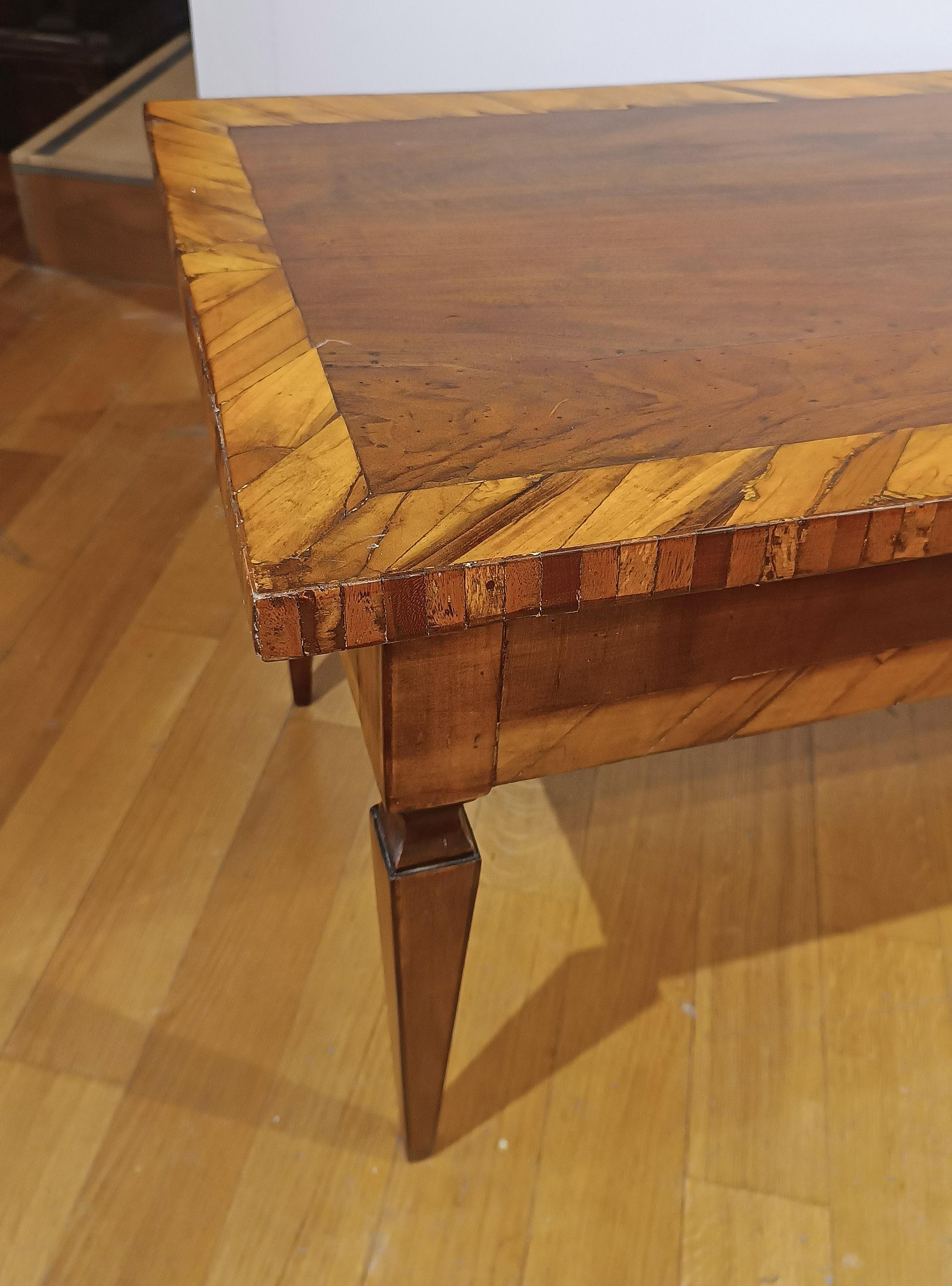 Olivier TABLE À CAFÉ DE LA FIN DU 19e SIÈCLE LOUIS XVI en vente