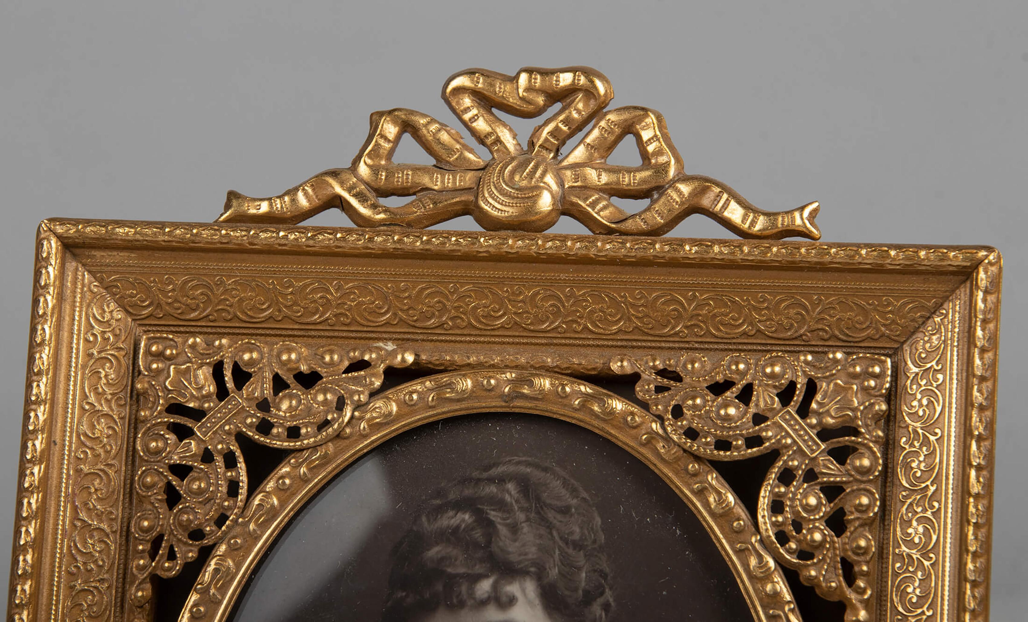 Late 19th Century Louis XVI Style Gilt Copper Picture Frame For Sale 5