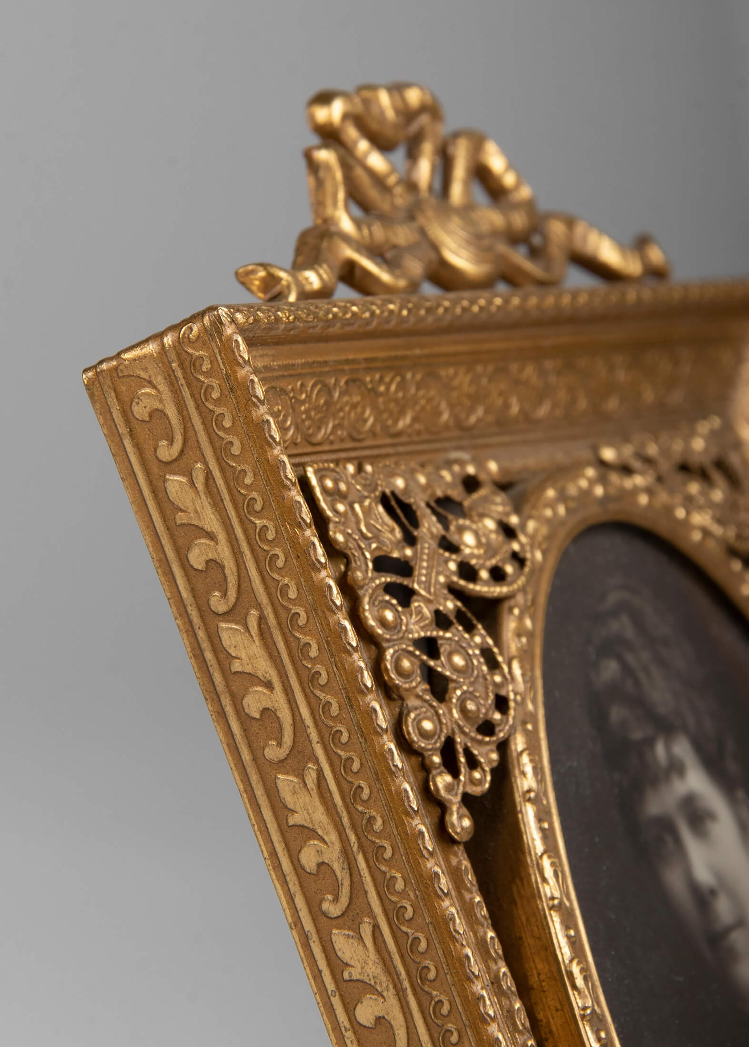 Late 19th Century Louis XVI Style Gilt Copper Picture Frame For Sale 9