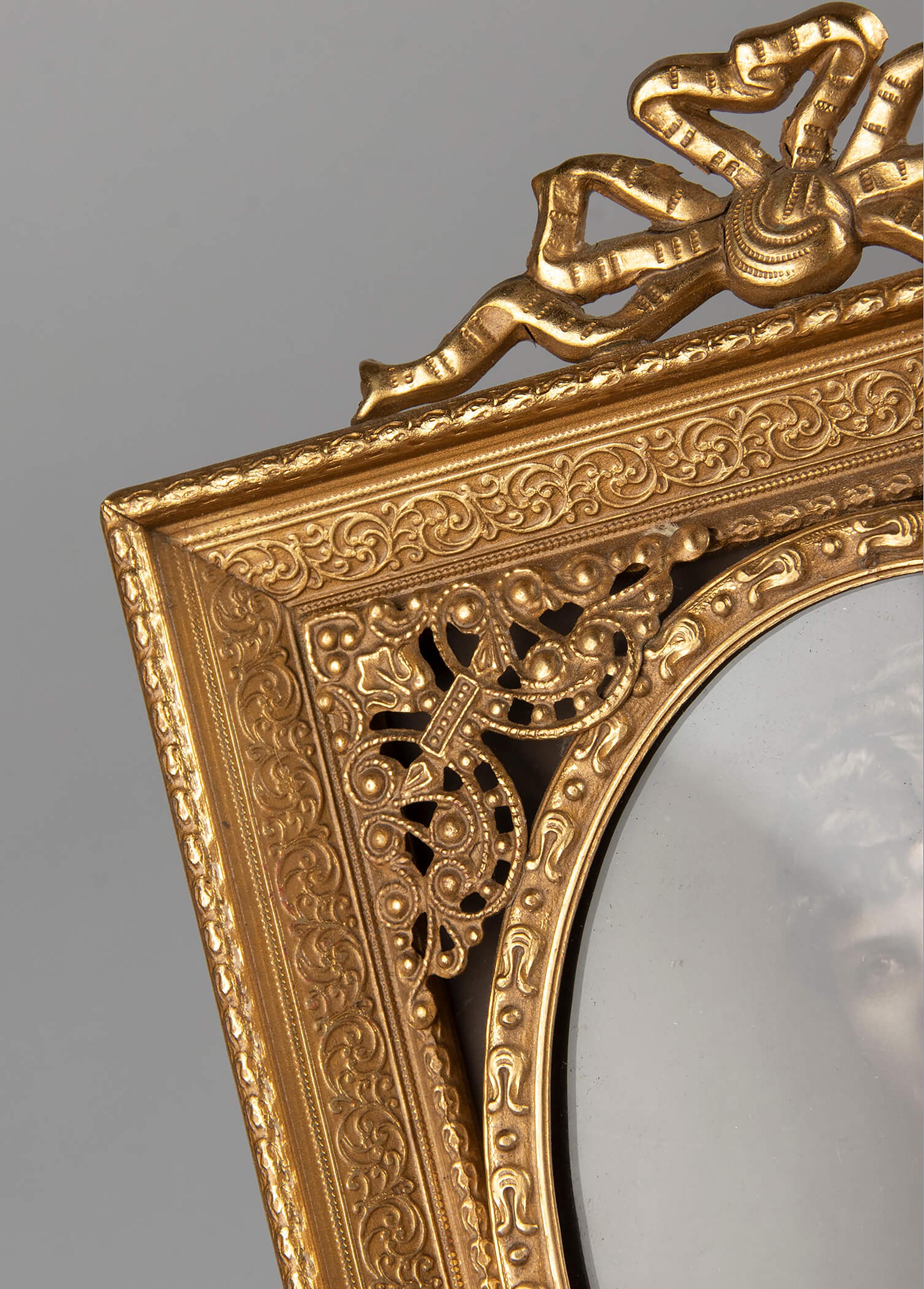 Late 19th Century Louis XVI Style Gilt Copper Picture Frame For Sale 4