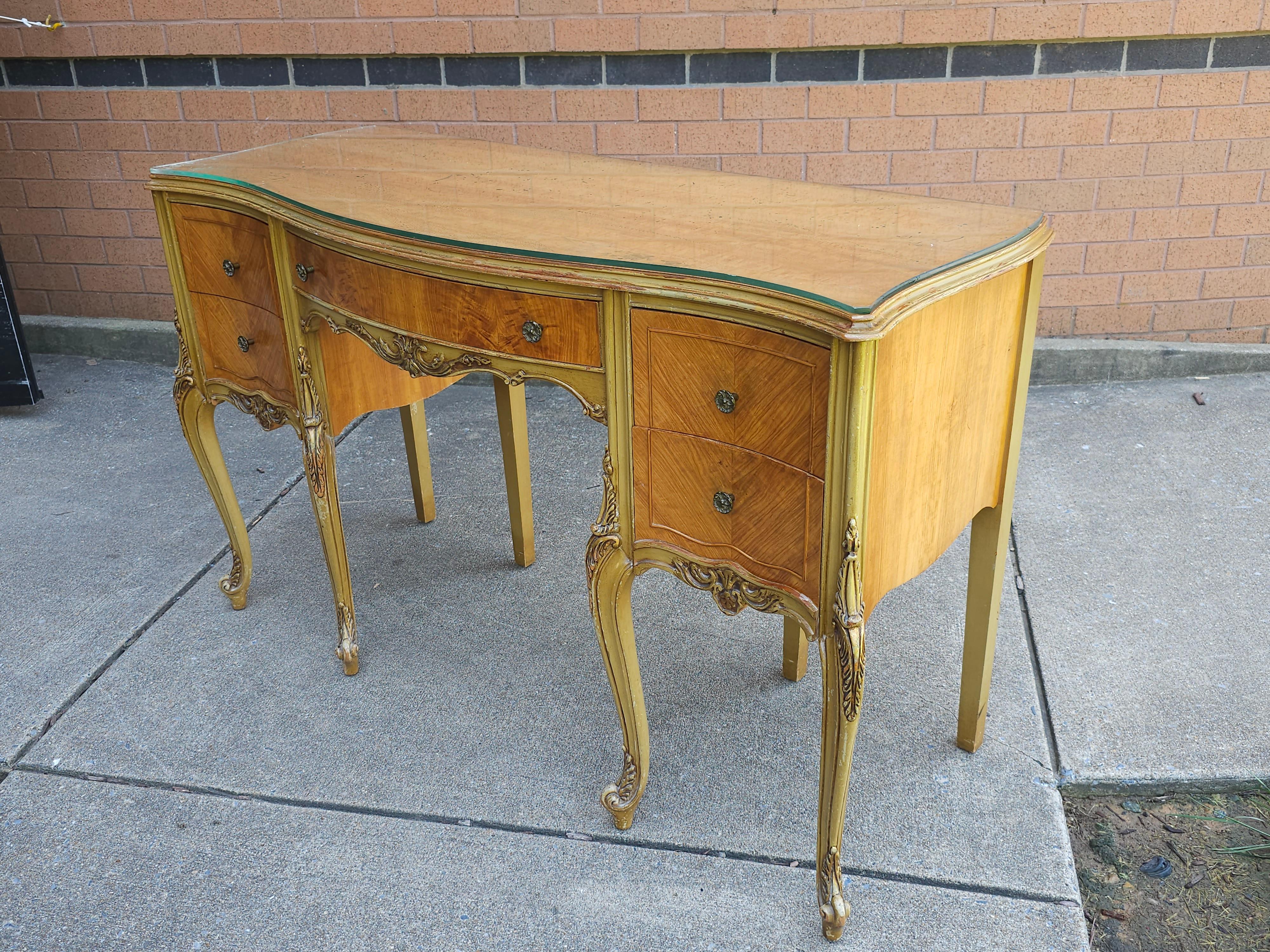 Fin du 19ème siècle, style Louis XVI, coiffeuse provinciale en noyer avec plateau en verre en vente 3