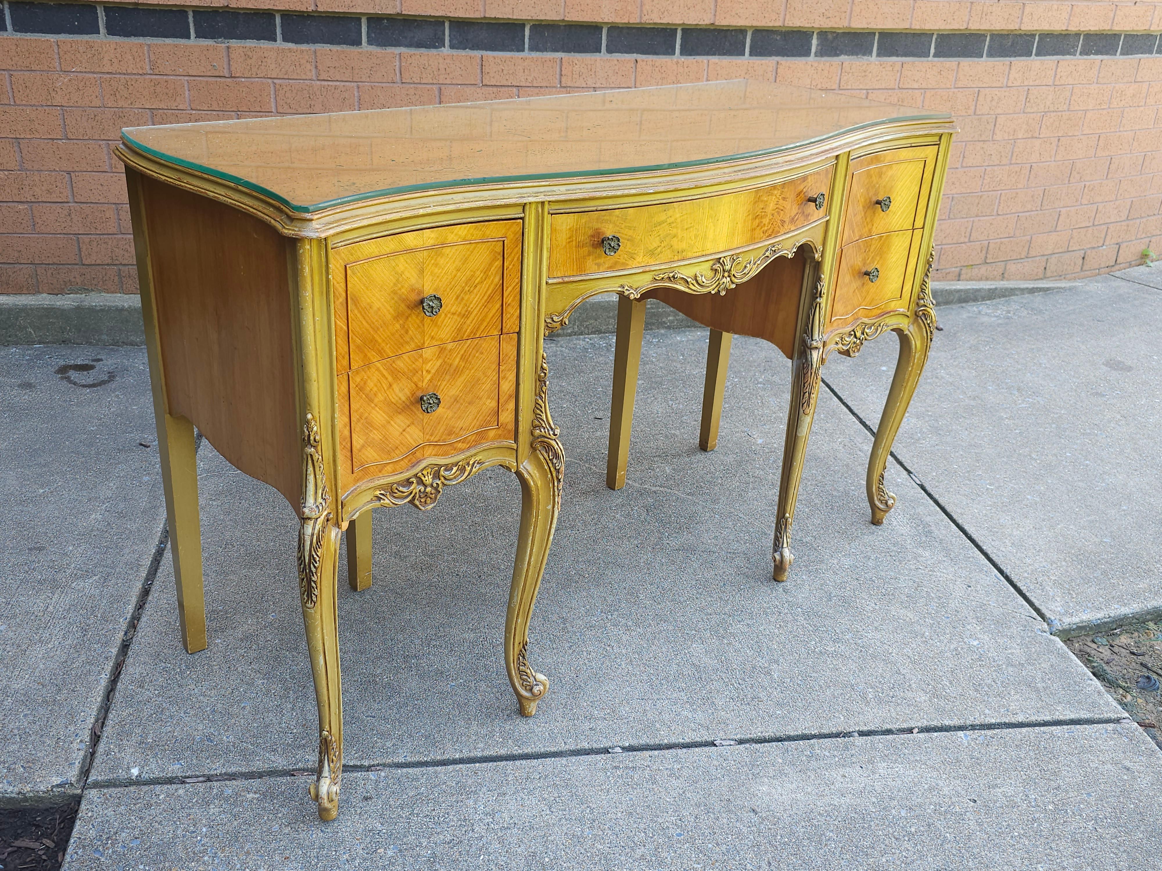 Fin du 19ème siècle, style Louis XVI, coiffeuse provinciale en noyer avec plateau en verre en vente 4