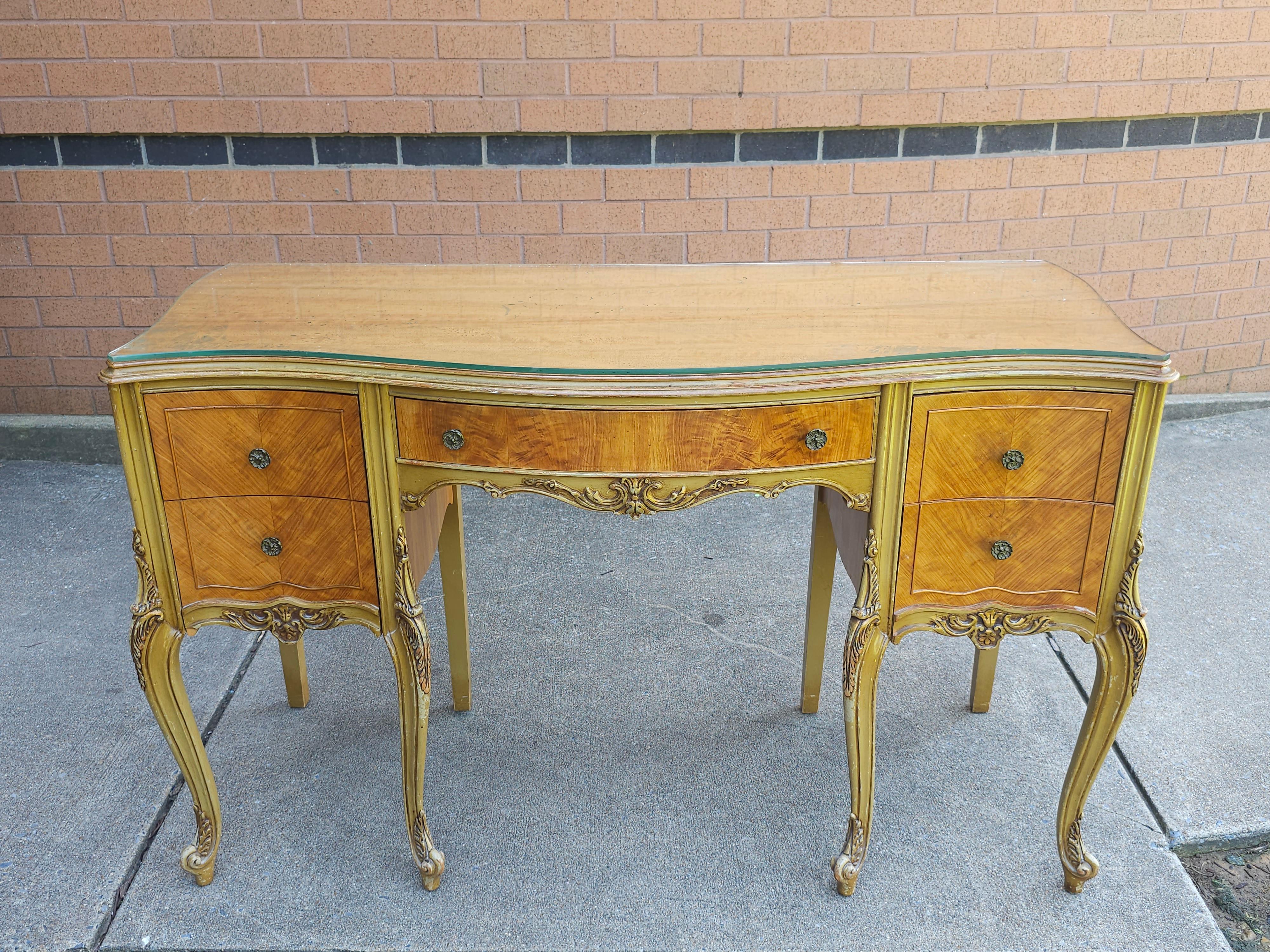Fin du 19ème siècle, style Louis XVI, coiffeuse provinciale en noyer avec plateau en verre en vente 1