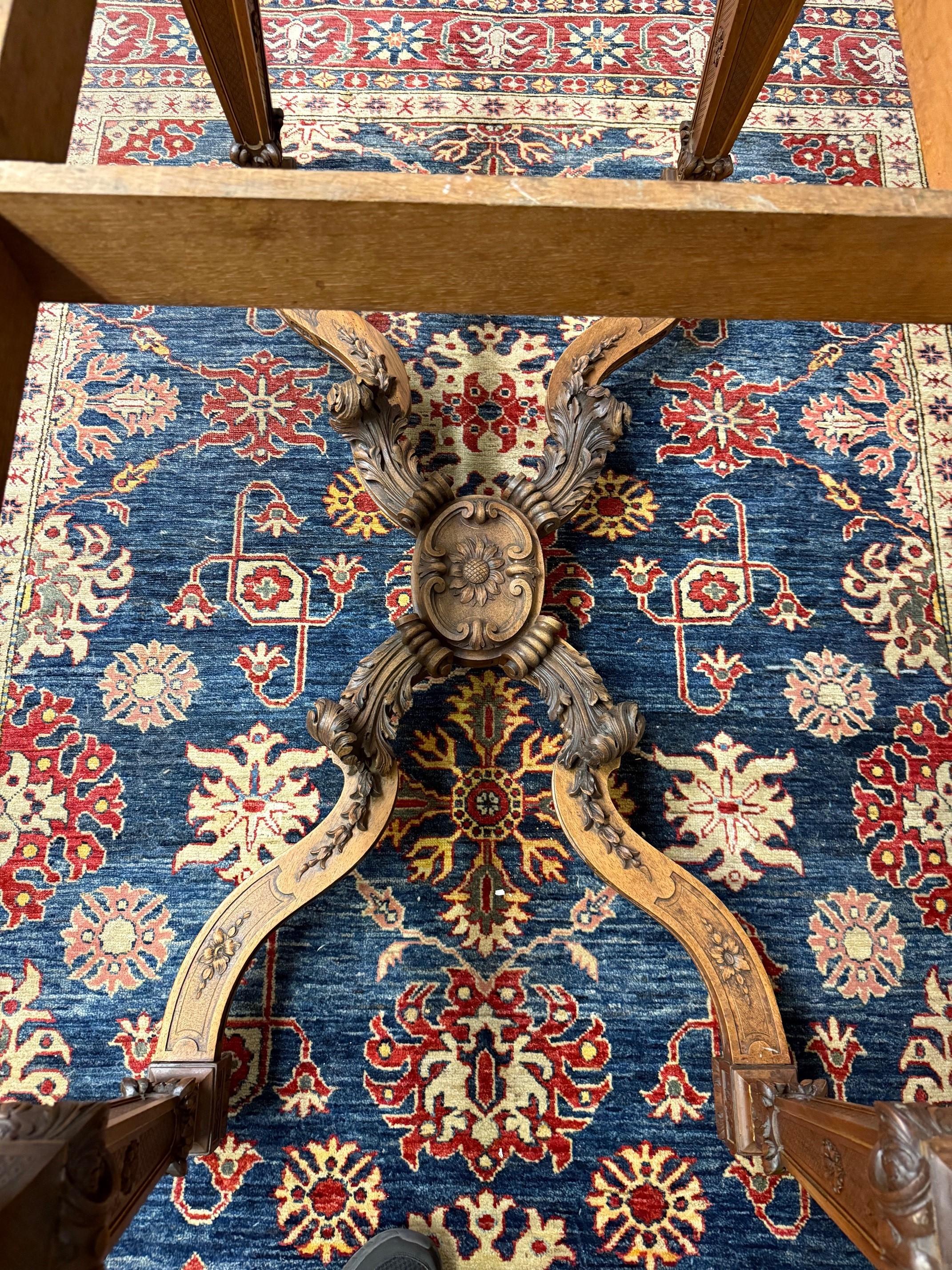 Mesa de centro con tapa de mármol rojo estilo Luis XVI de finales del siglo XIX en venta 6