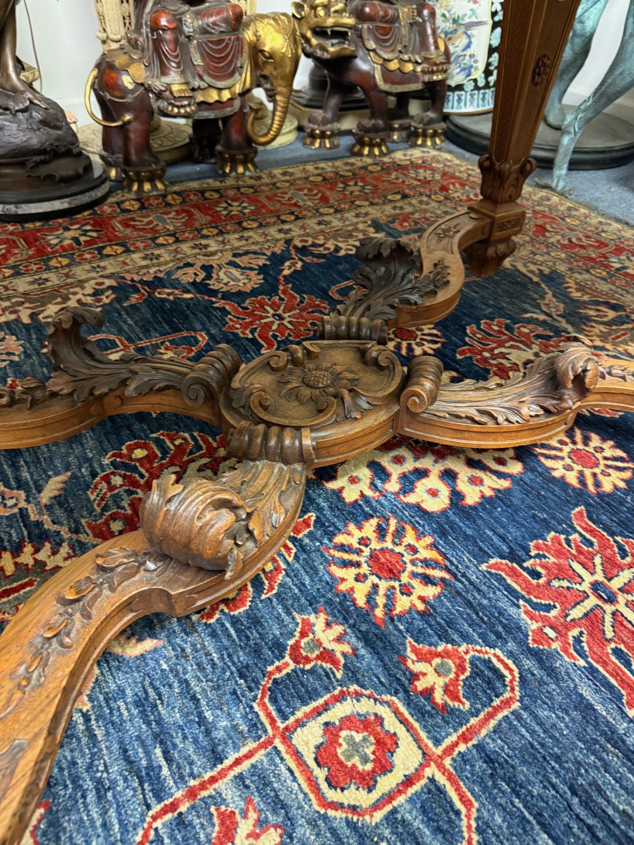 Mesa de centro con tapa de mármol rojo estilo Luis XVI de finales del siglo XIX en venta 7