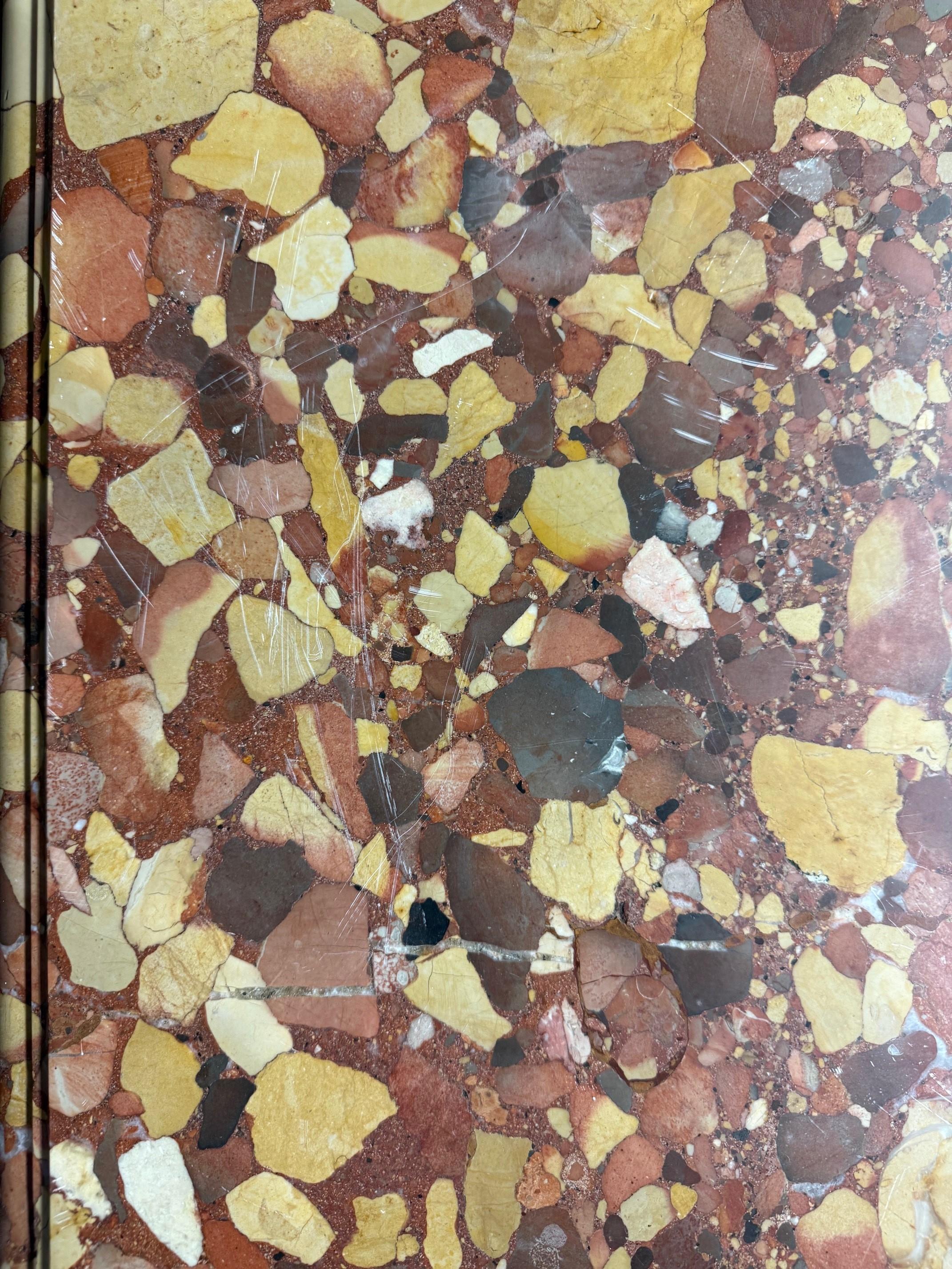 Mesa de centro con tapa de mármol rojo estilo Luis XVI de finales del siglo XIX en venta 9