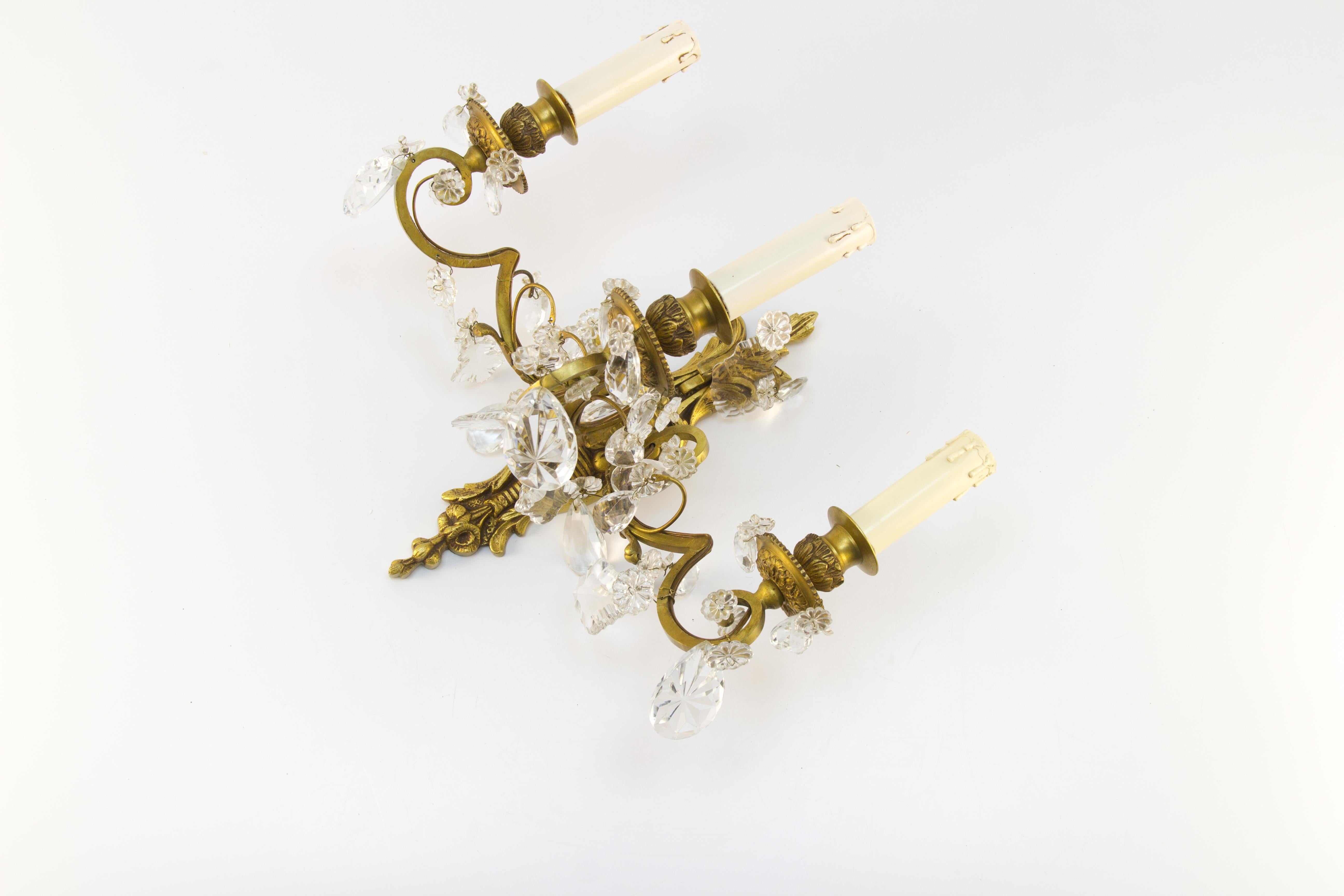 Late 19th Century Louis XVI Style Bronze and Crystal Three-Light Wall Sconce 5
