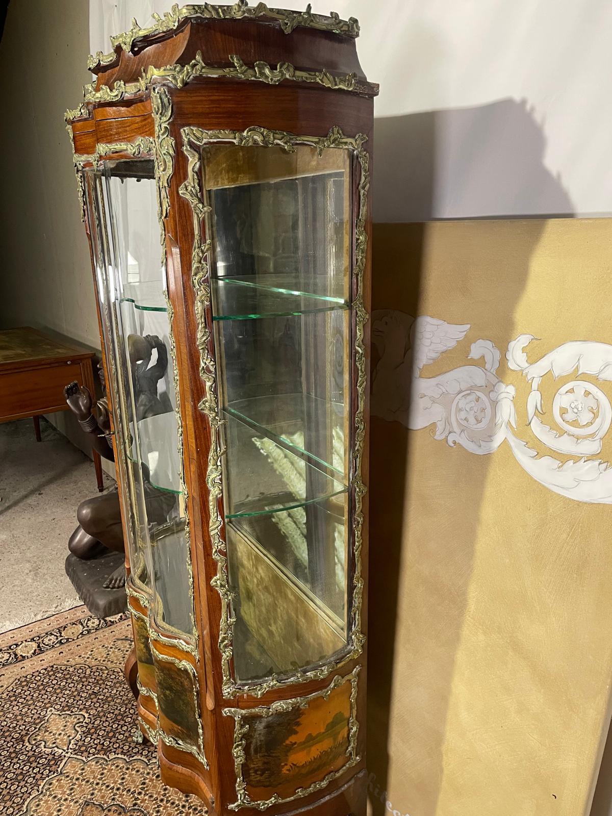 Cabinet Vitrine in stile Luigi XVI della fine del XIX secolo In condizioni buone in vendita a Eindhoven, NL