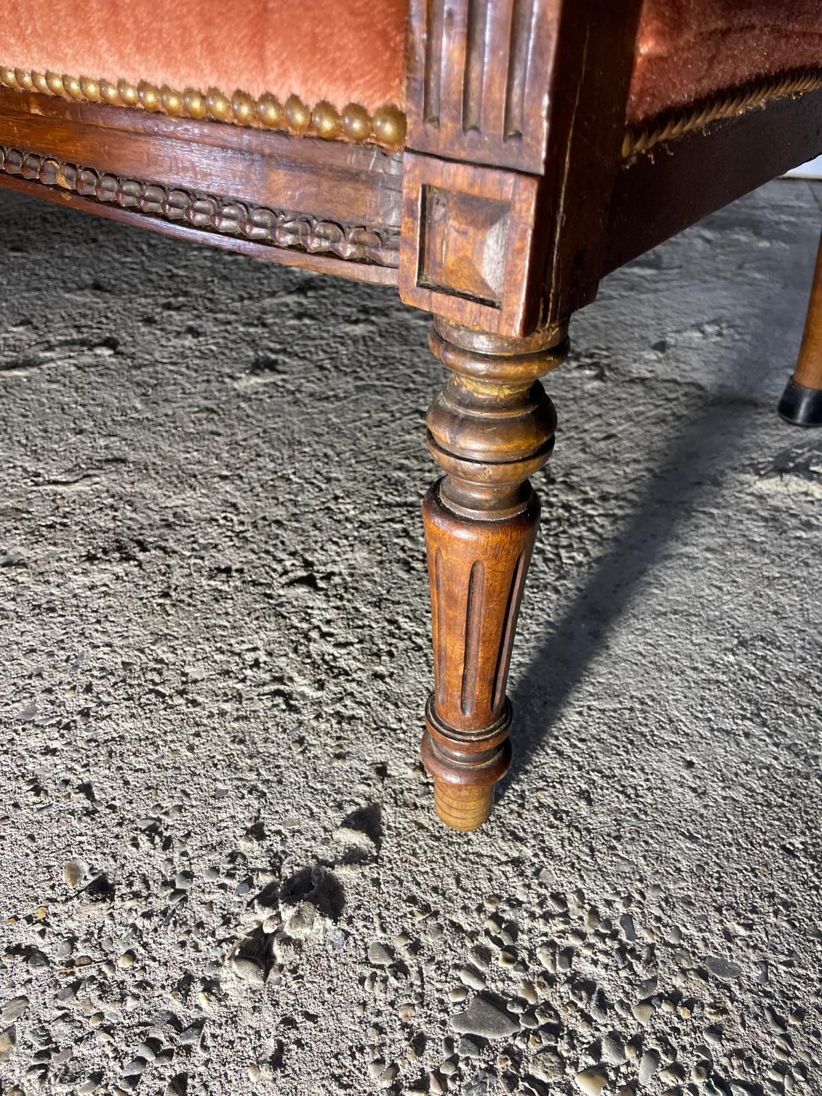 Panca in noce Luigi XVI della fine del XIX secolo con rivestimento in velluto rosa in vendita 1