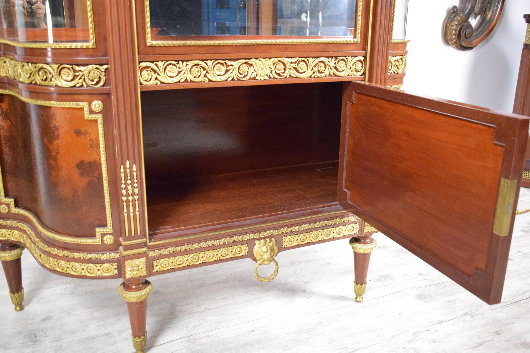 Late 19th Century, Wood and Gilt Bronze French Showcase Vitrine For Sale 13