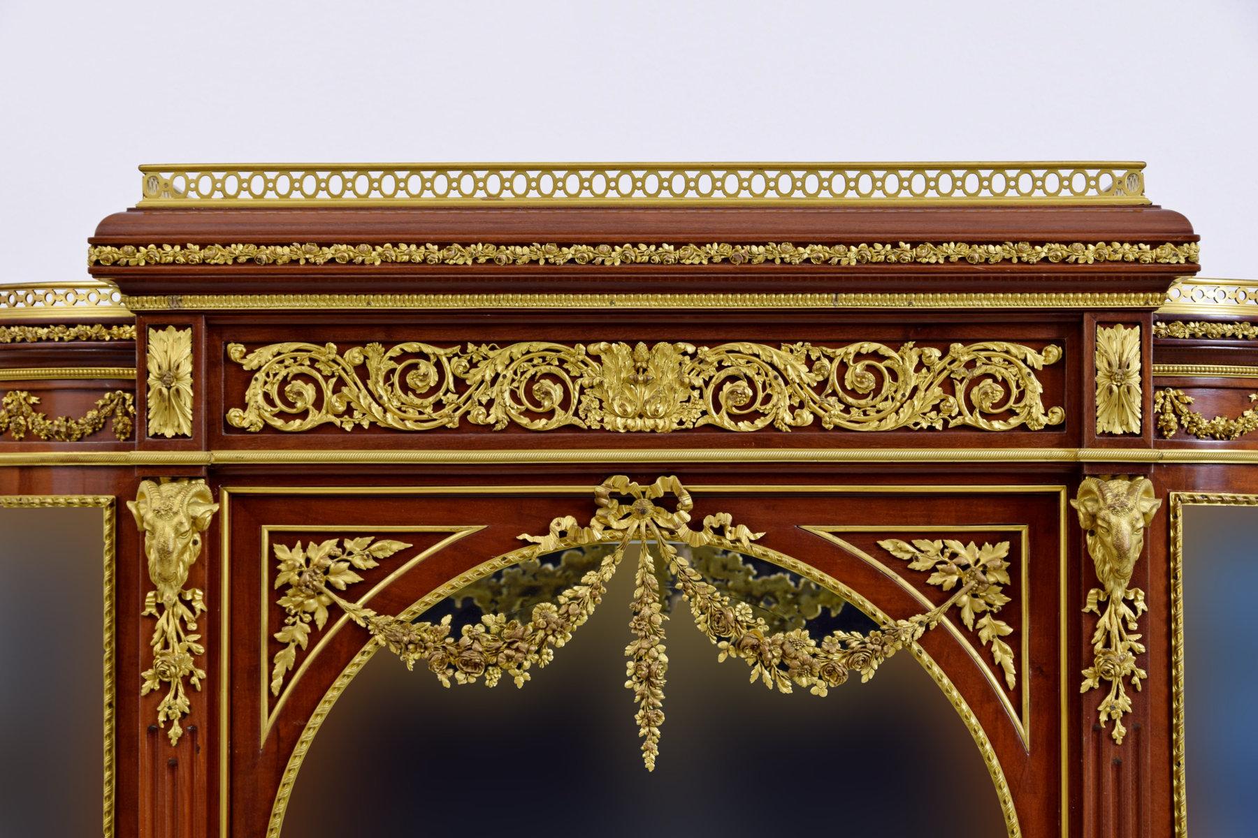Französische Vitrine aus Holz und vergoldeter Bronze aus dem späten 19. Jahrhundert im Angebot 2
