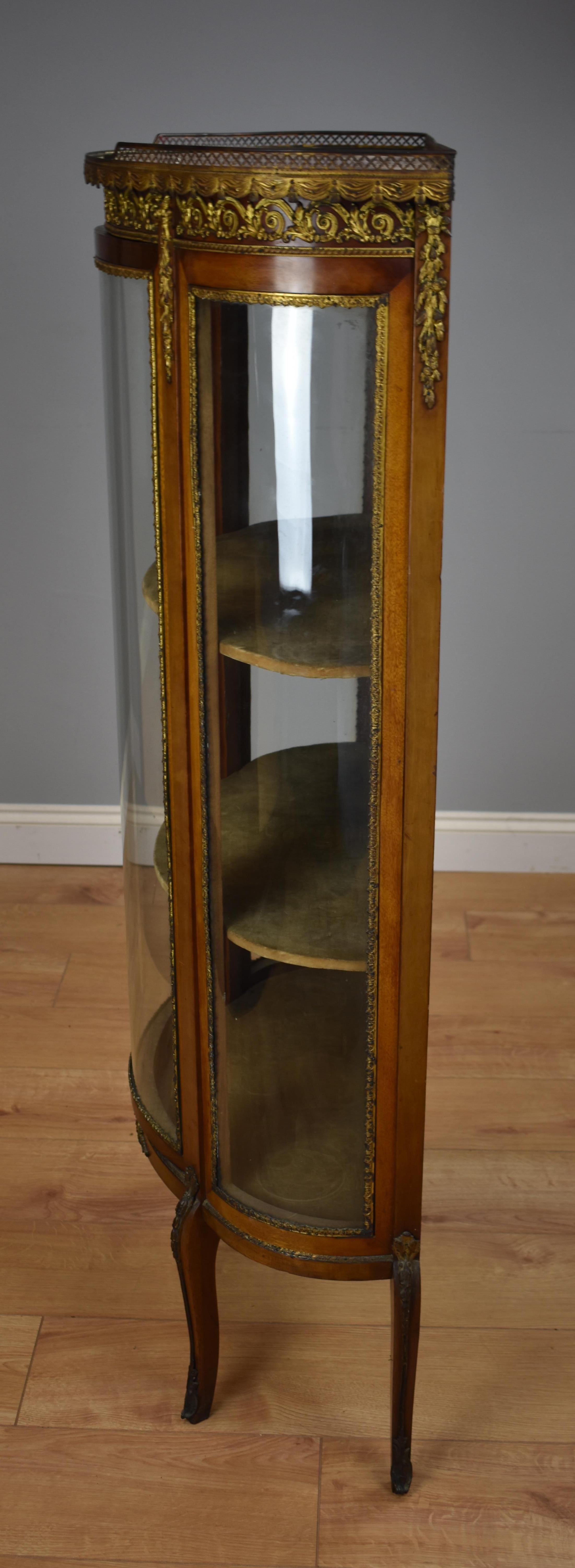 Late 19th Century Mahogany Bow Front Glass Cabinet/Vitrine 1