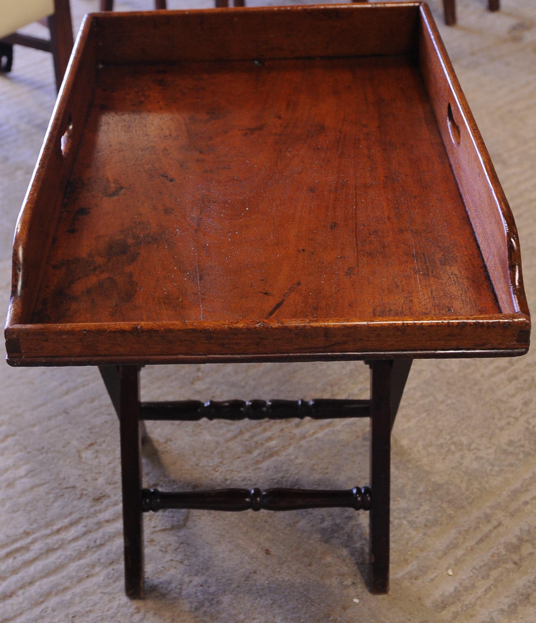 Late 19th Century Mahogany Butlers Tray with Folding Stand and Removable Tray For Sale 3