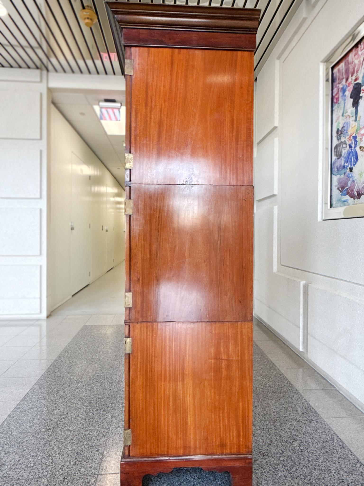 Armadio in mogano della fine del XIX secolo in vendita 3