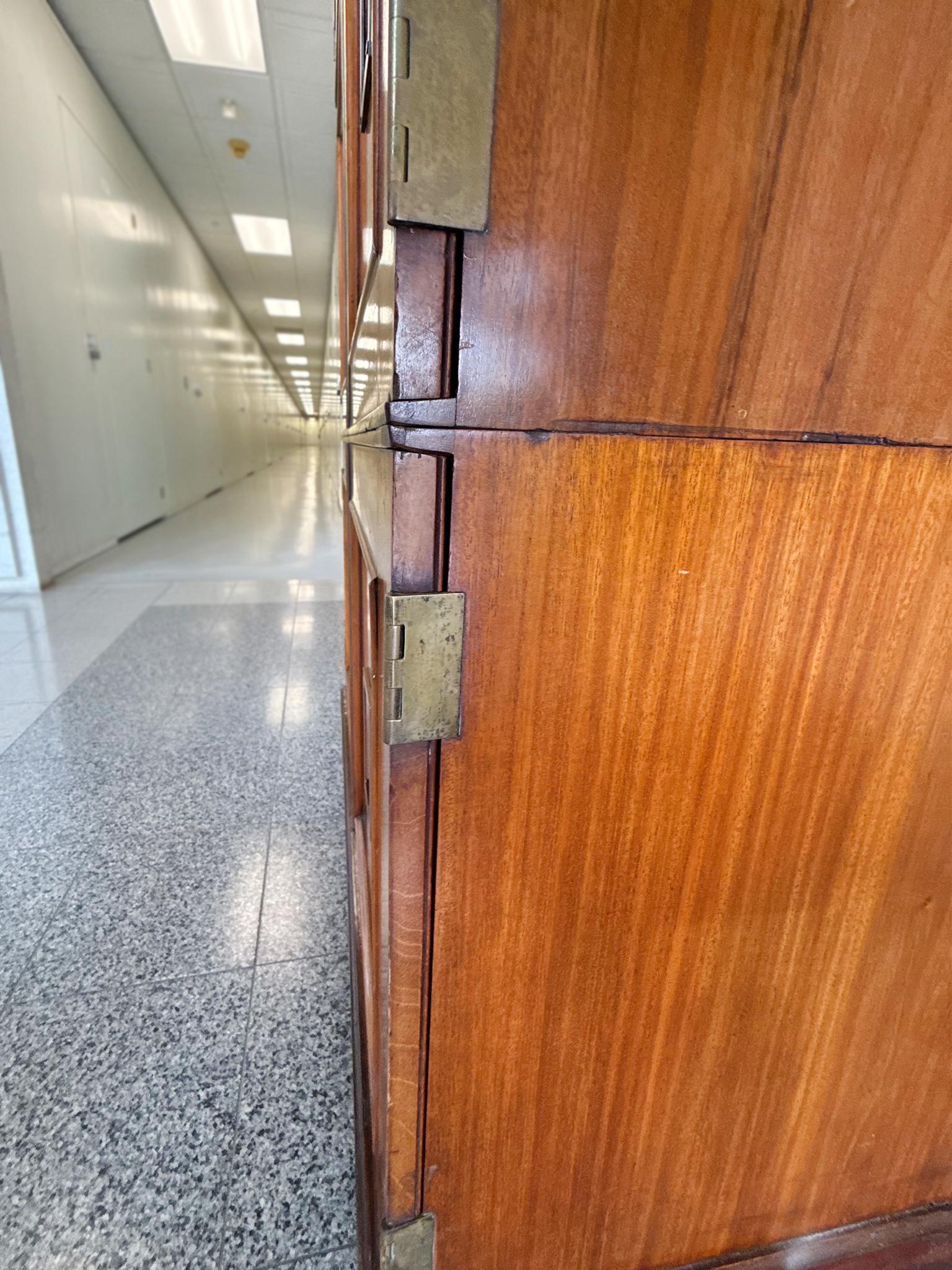 Armadio in mogano della fine del XIX secolo in vendita 4