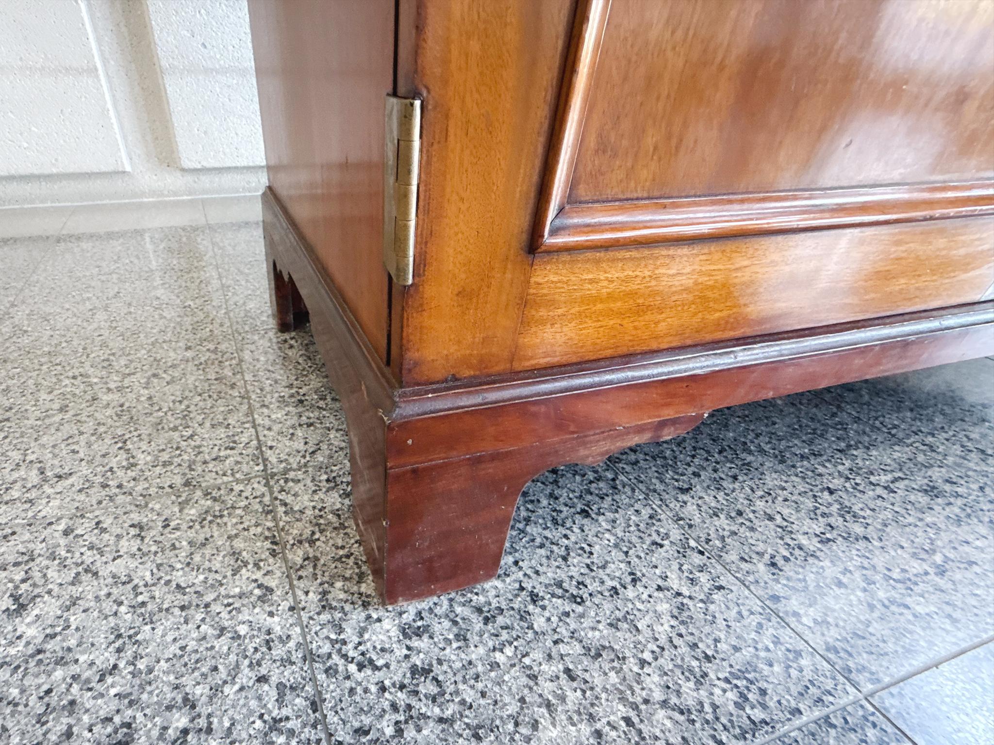 Armadio in mogano della fine del XIX secolo in vendita 6