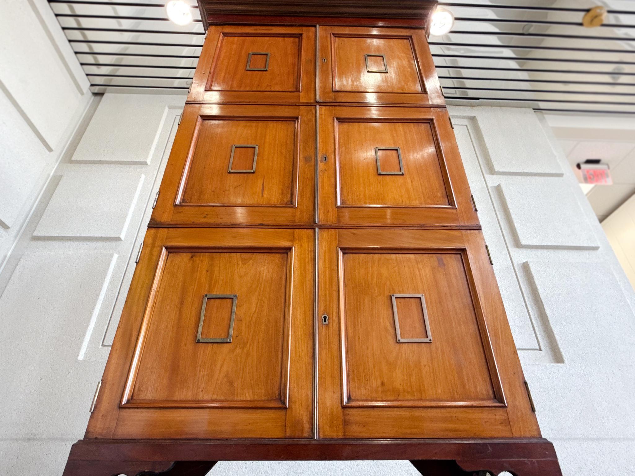 Britannico Armadio in mogano della fine del XIX secolo in vendita