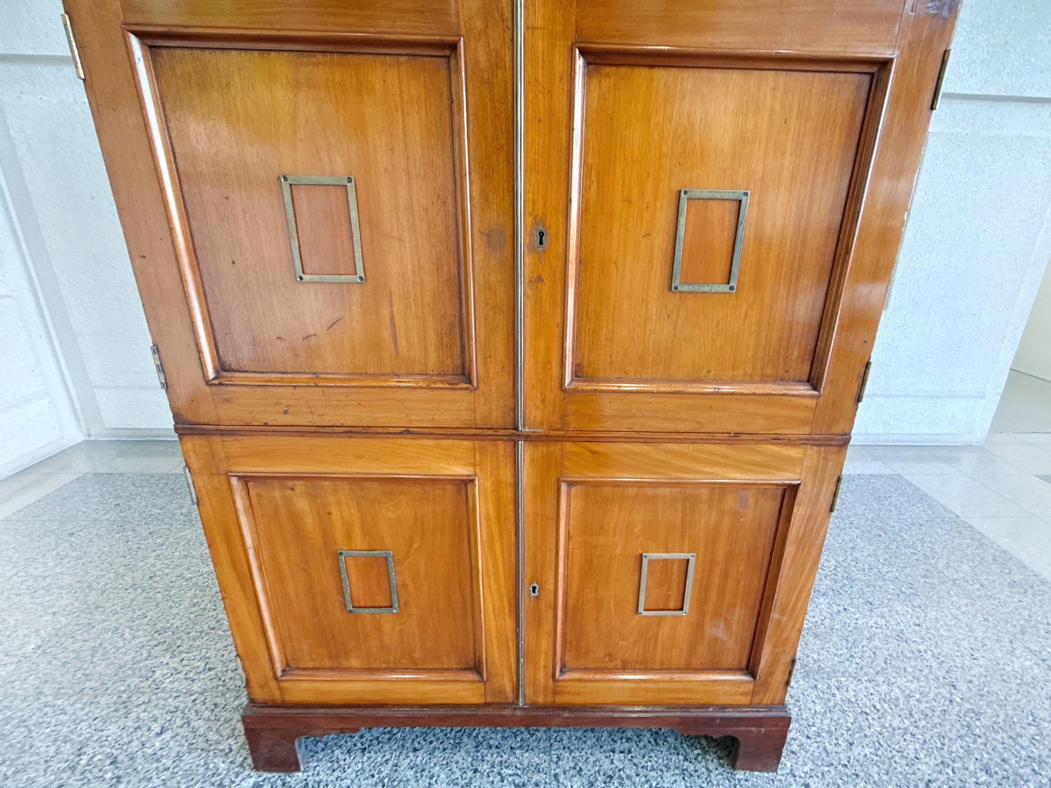 Armadio in mogano della fine del XIX secolo In condizioni buone in vendita a New York, NY