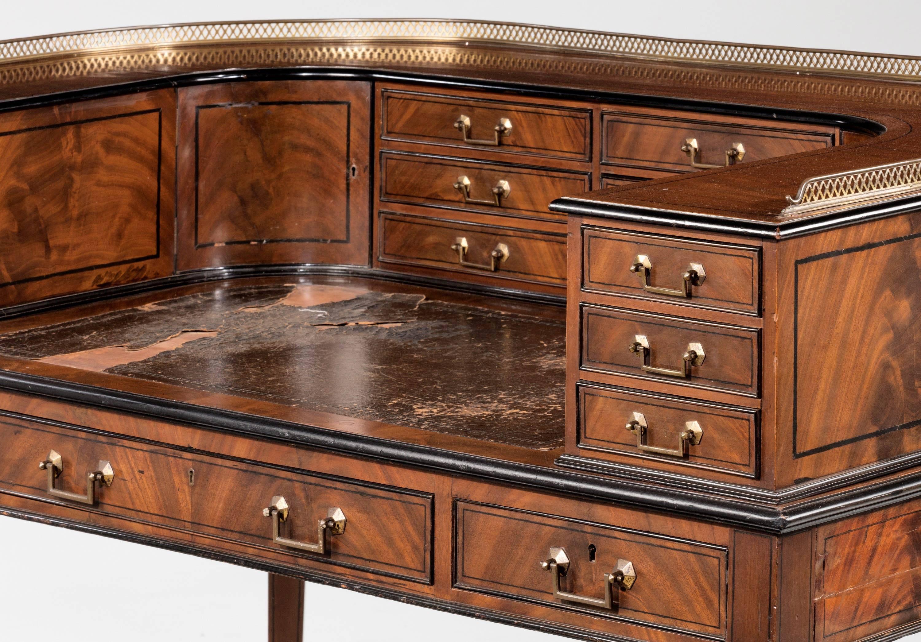 Late 19th Century Mahogany Carlton House Desk on Tapering Square Supports In Good Condition In Peterborough, Northamptonshire